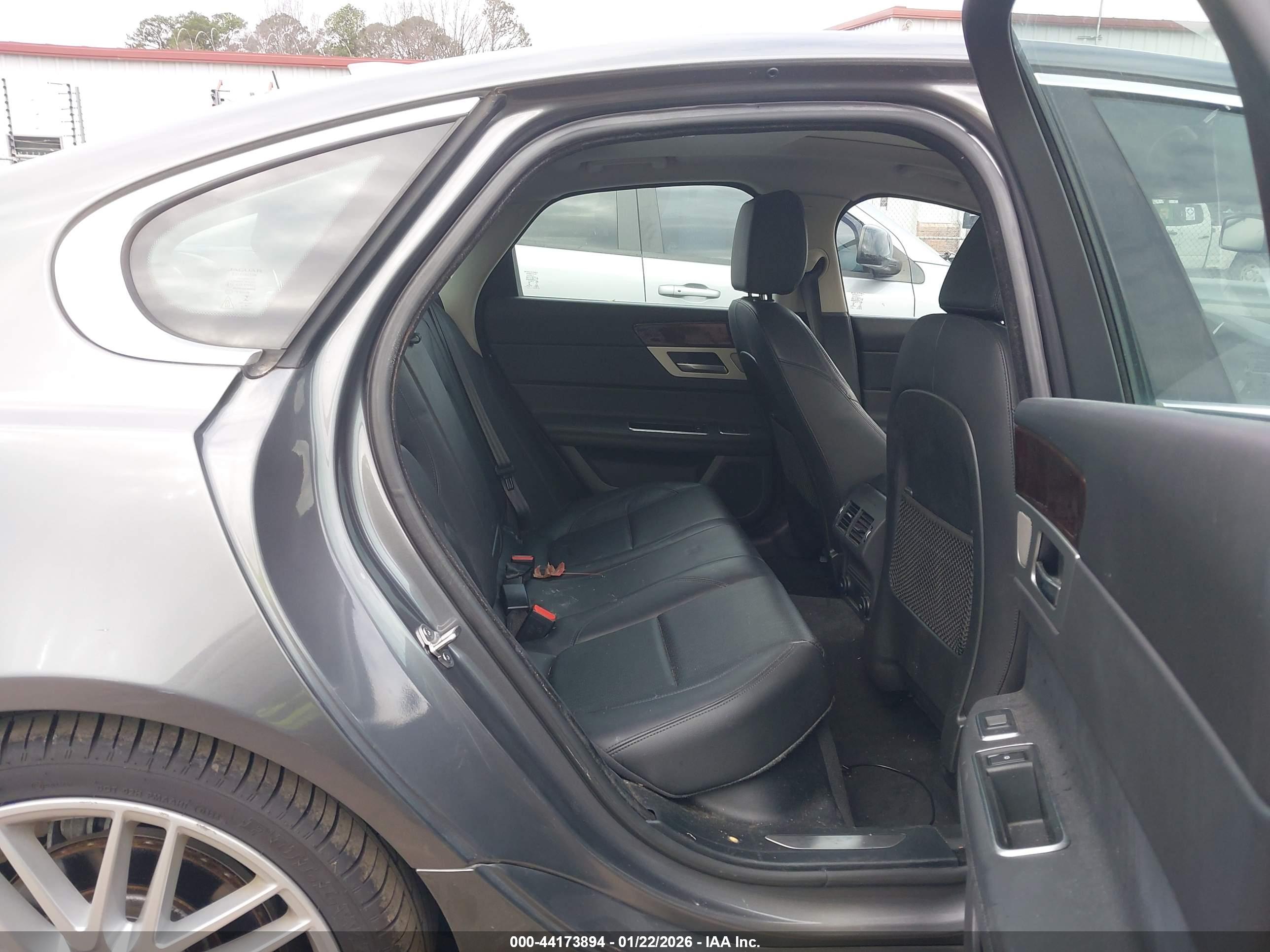 JAGUAR XF image 8