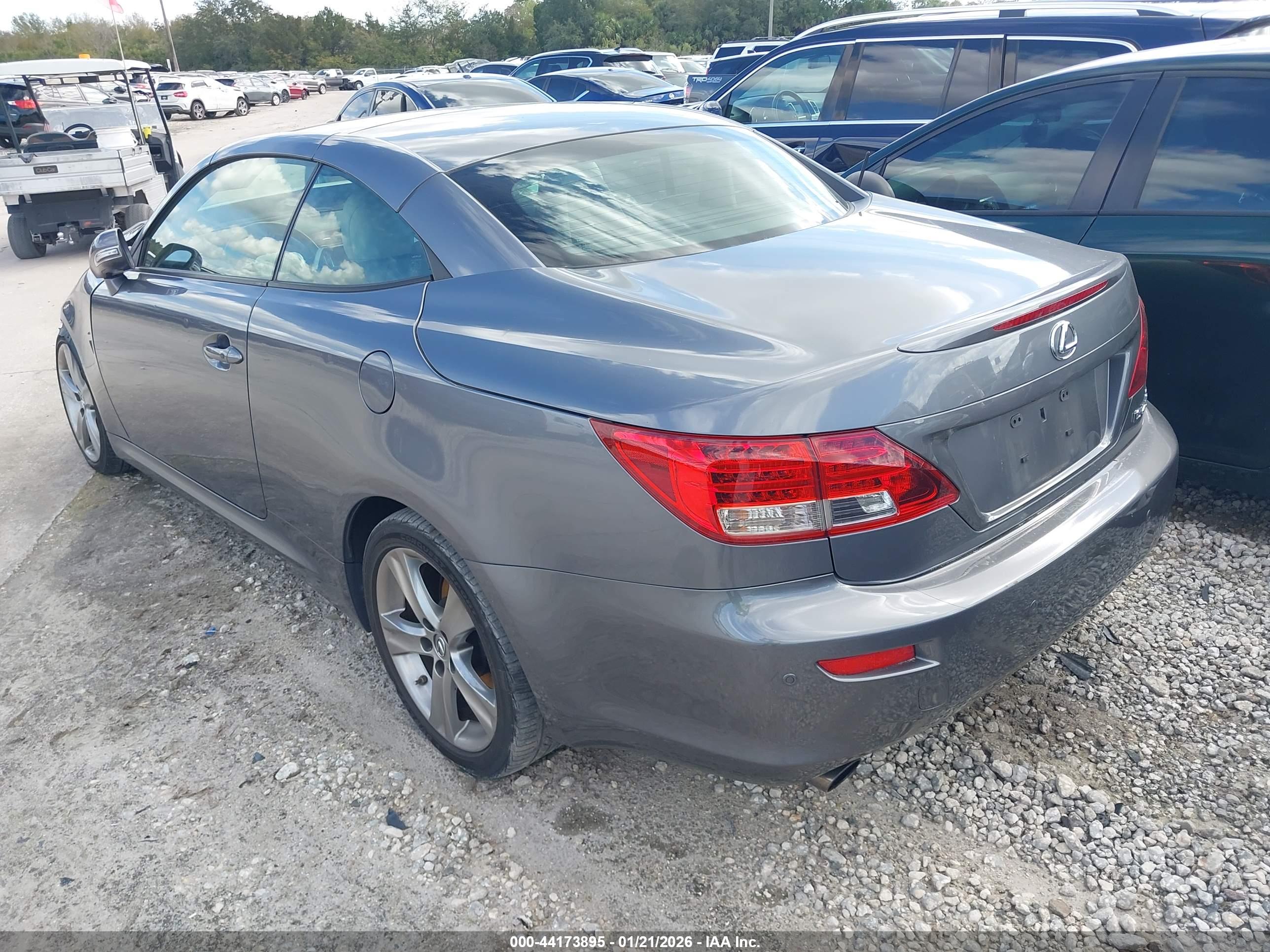 LEXUS IS image 3
