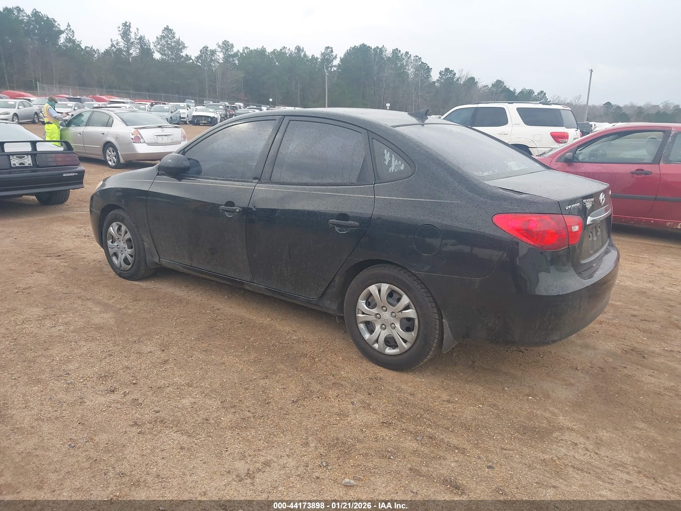 HYUNDAI ELANTRA image 3