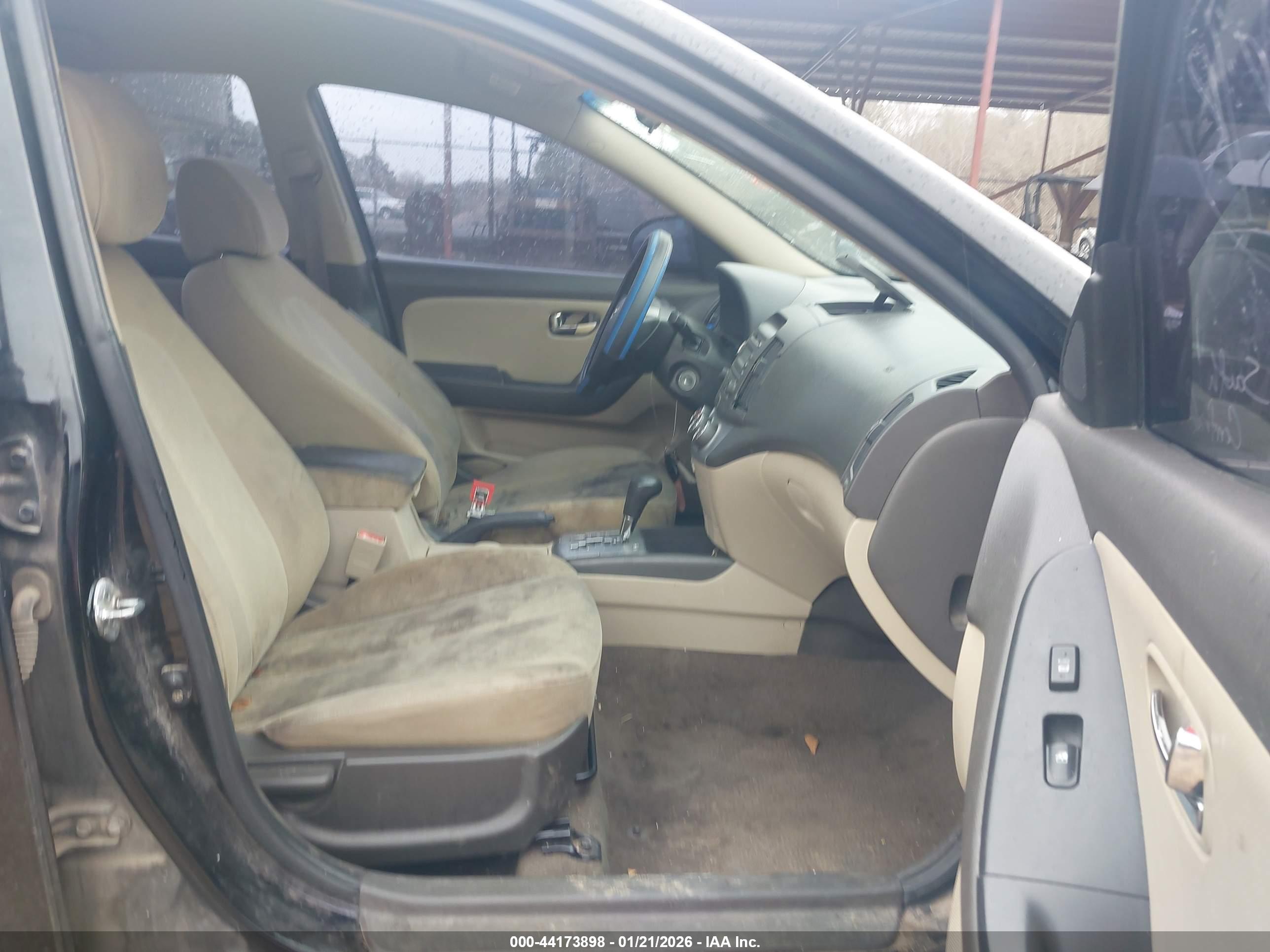 HYUNDAI ELANTRA image 5