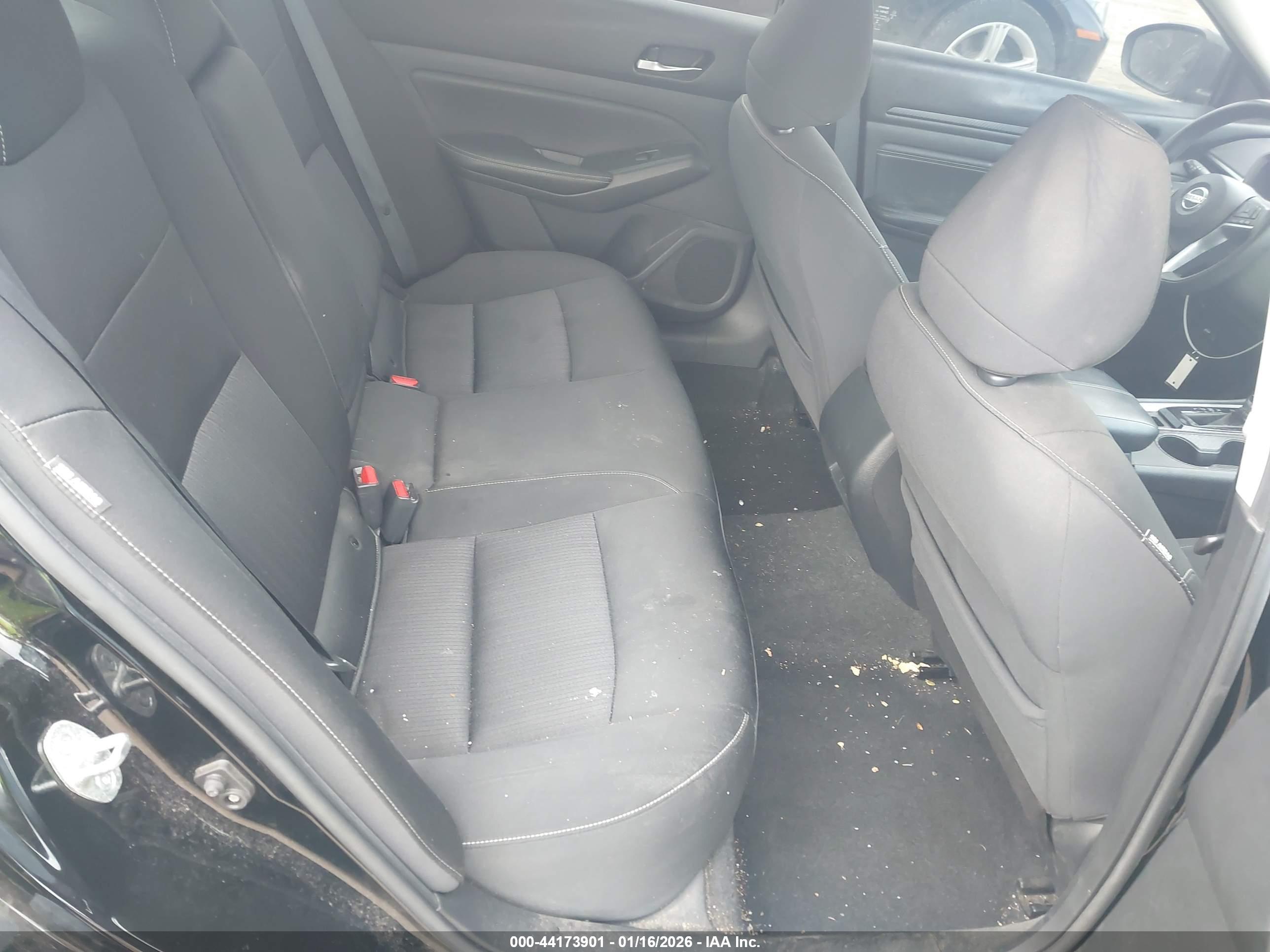 NISSAN ALTIMA image 8