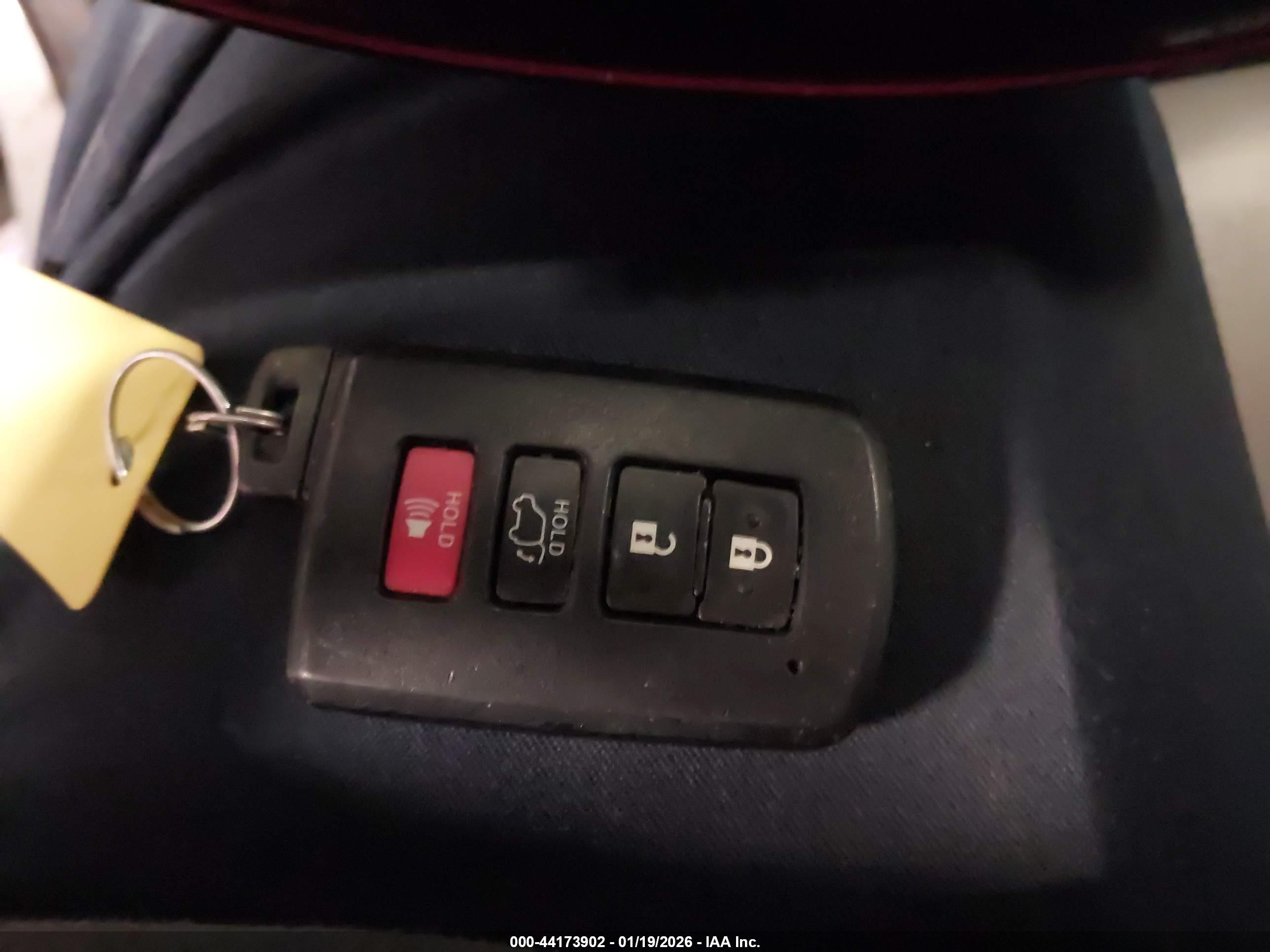 TOYOTA RAV4 image 11