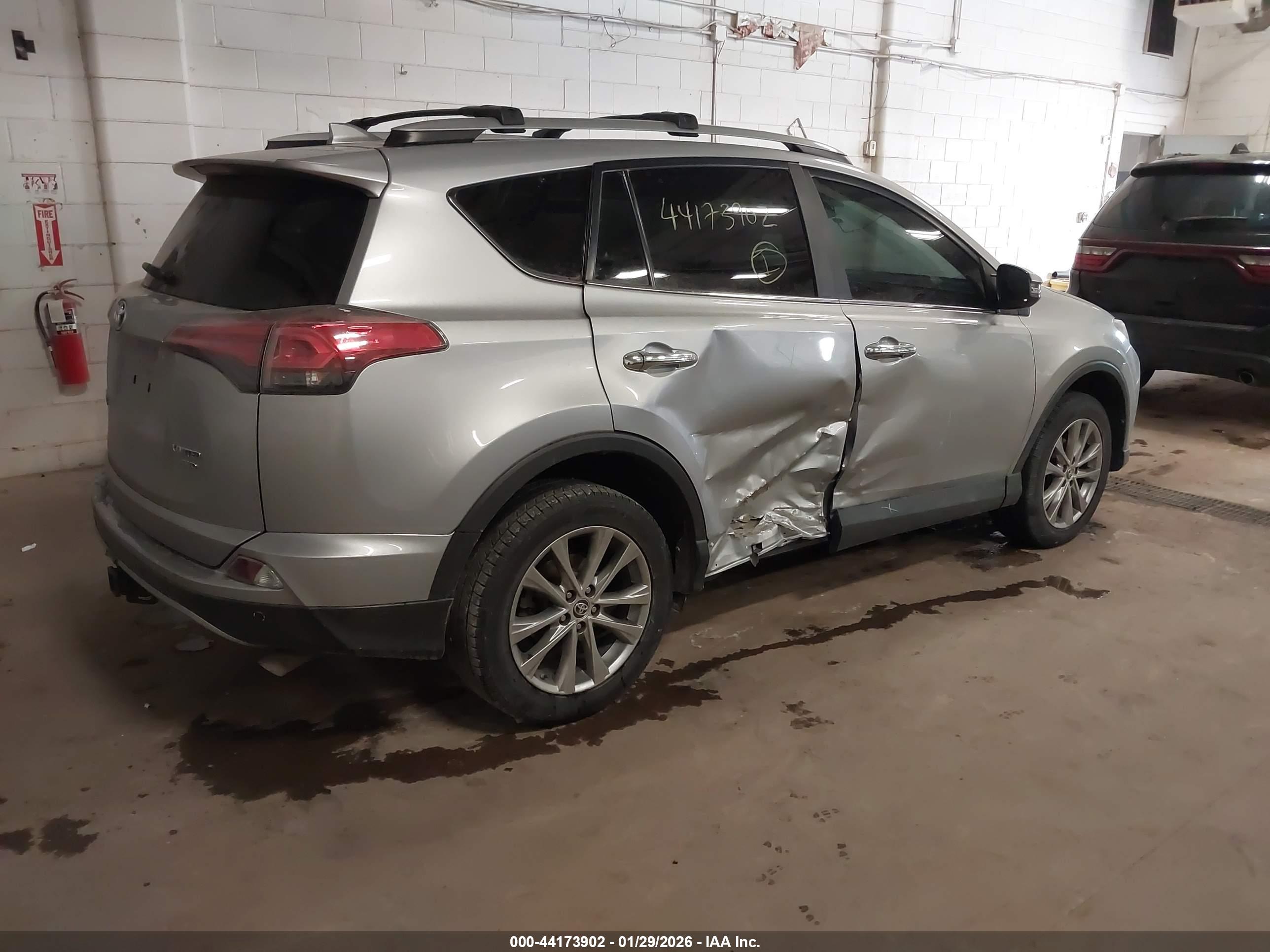 TOYOTA RAV4 image 4