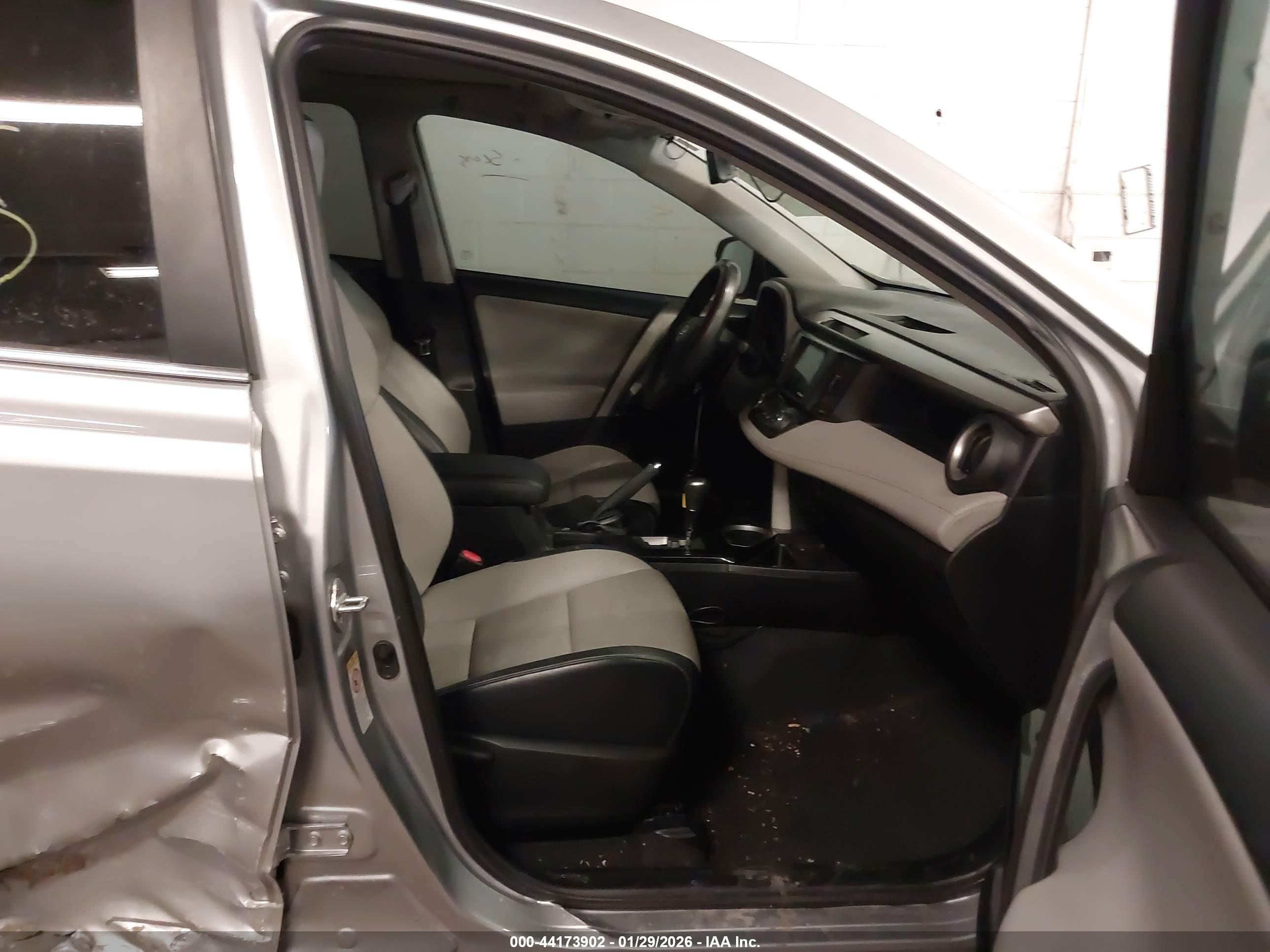 TOYOTA RAV4 image 5