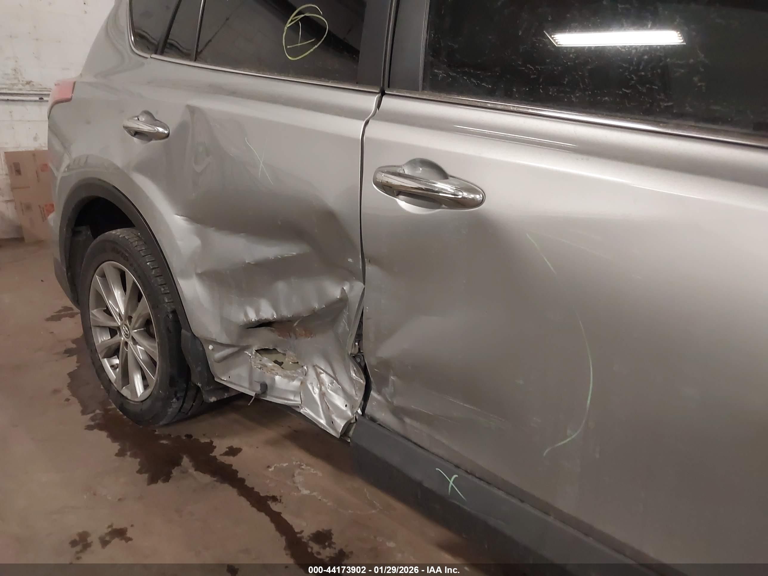 TOYOTA RAV4 image 6