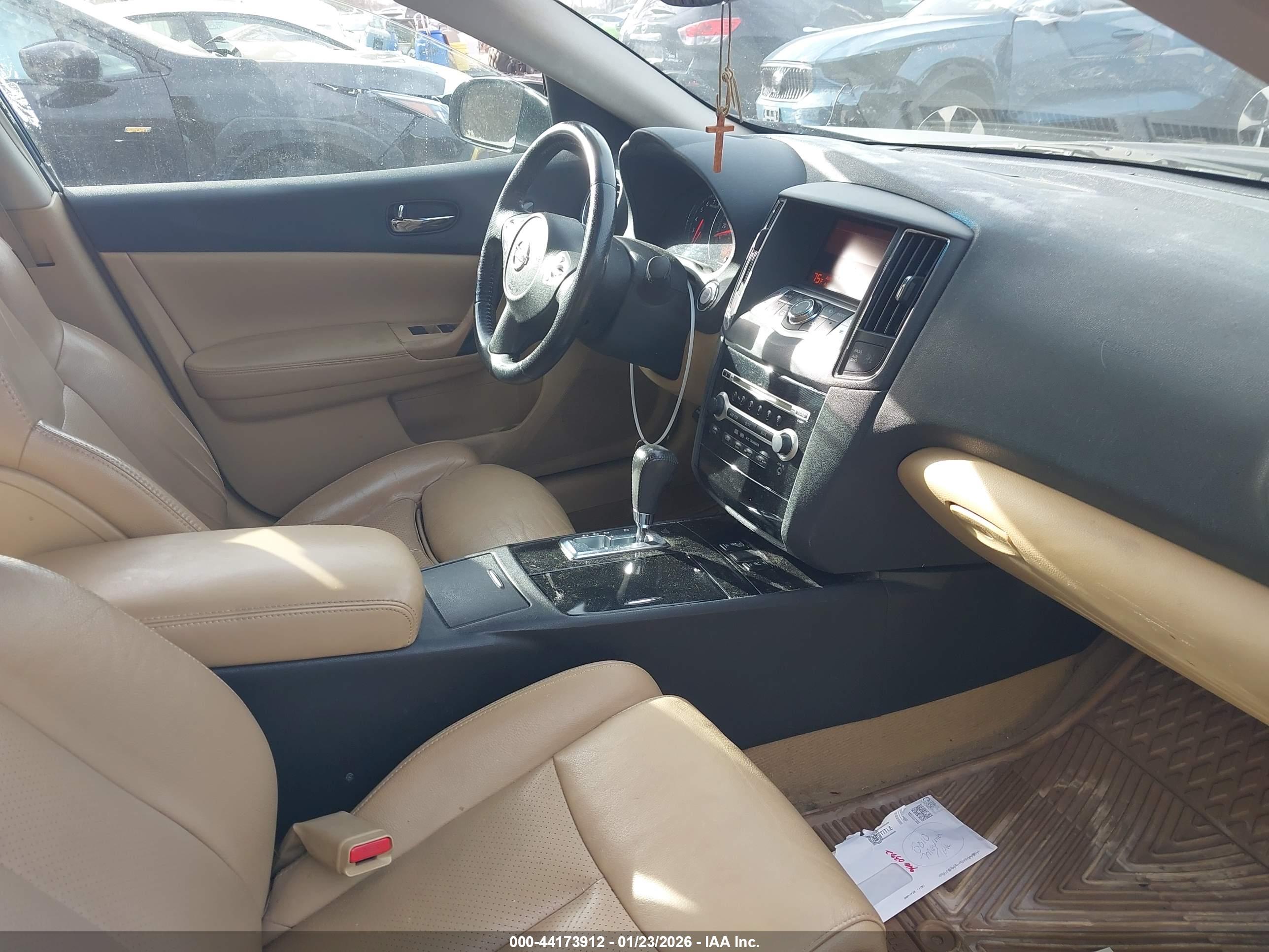 NISSAN MAXIMA image 5