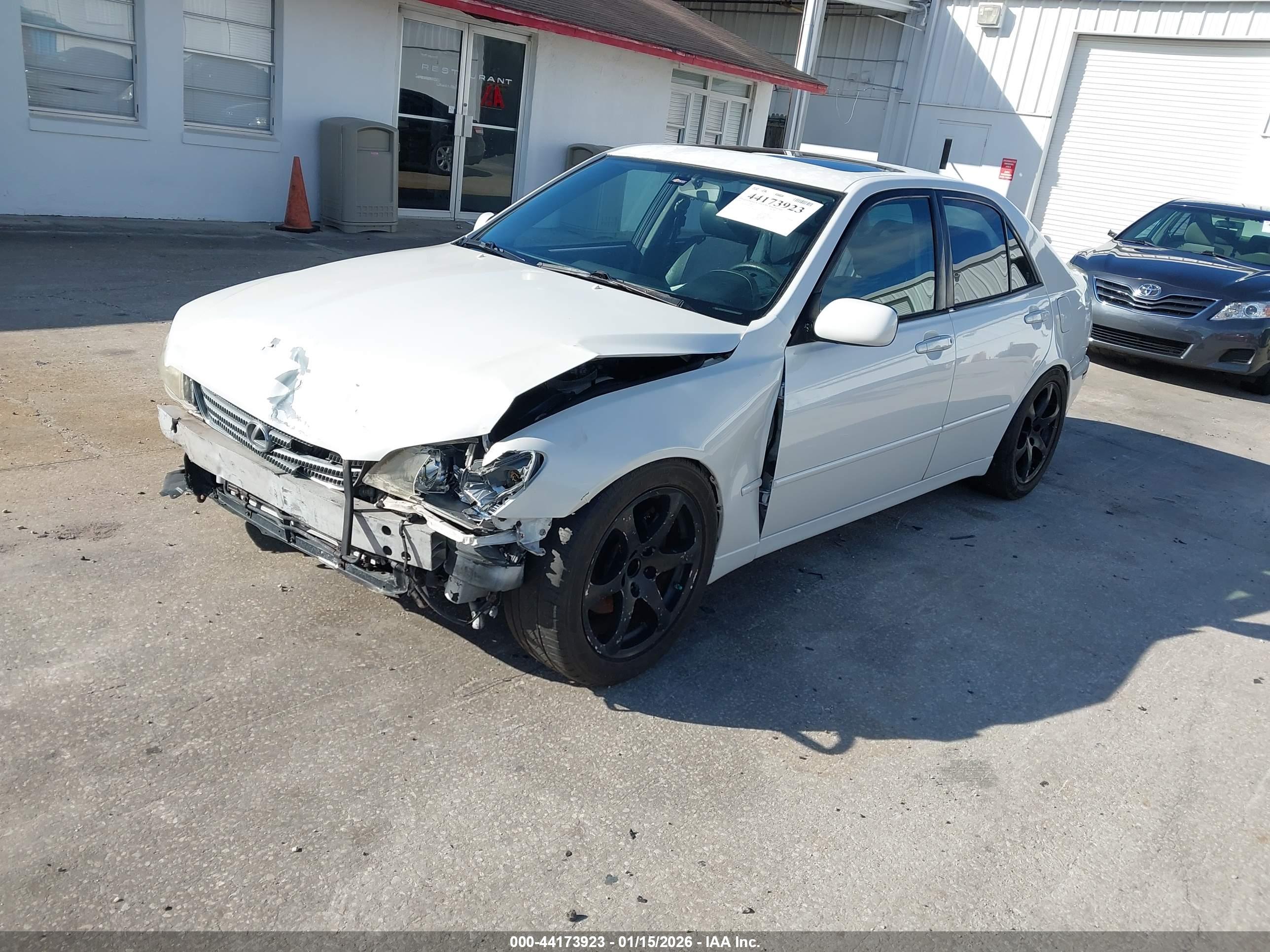 LEXUS IS image 2