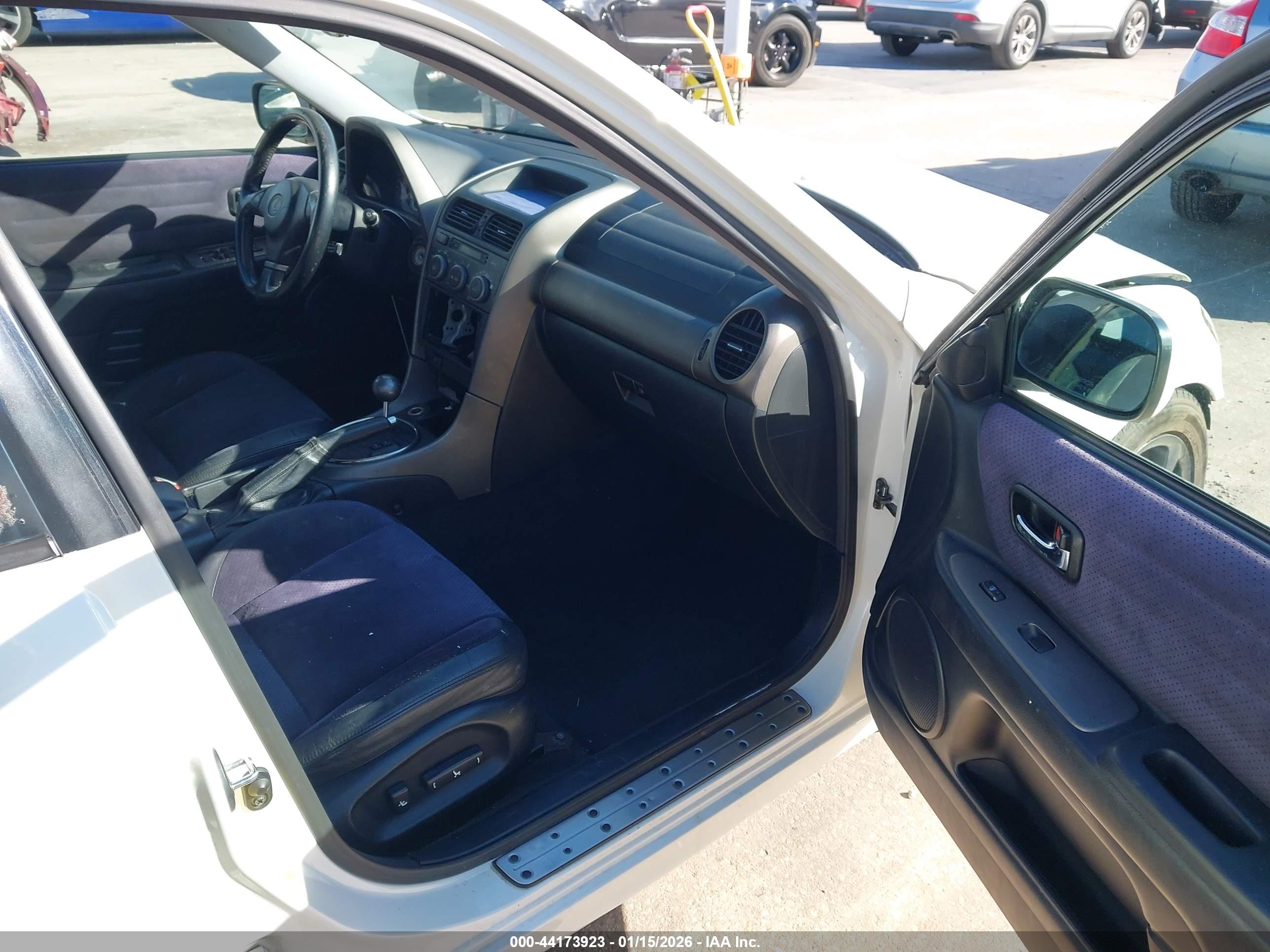 LEXUS IS image 5