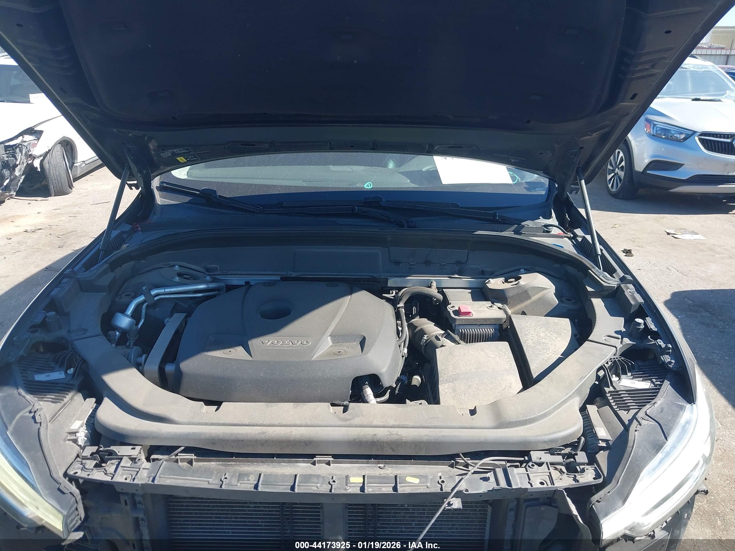 VOLVO XC60 image 10