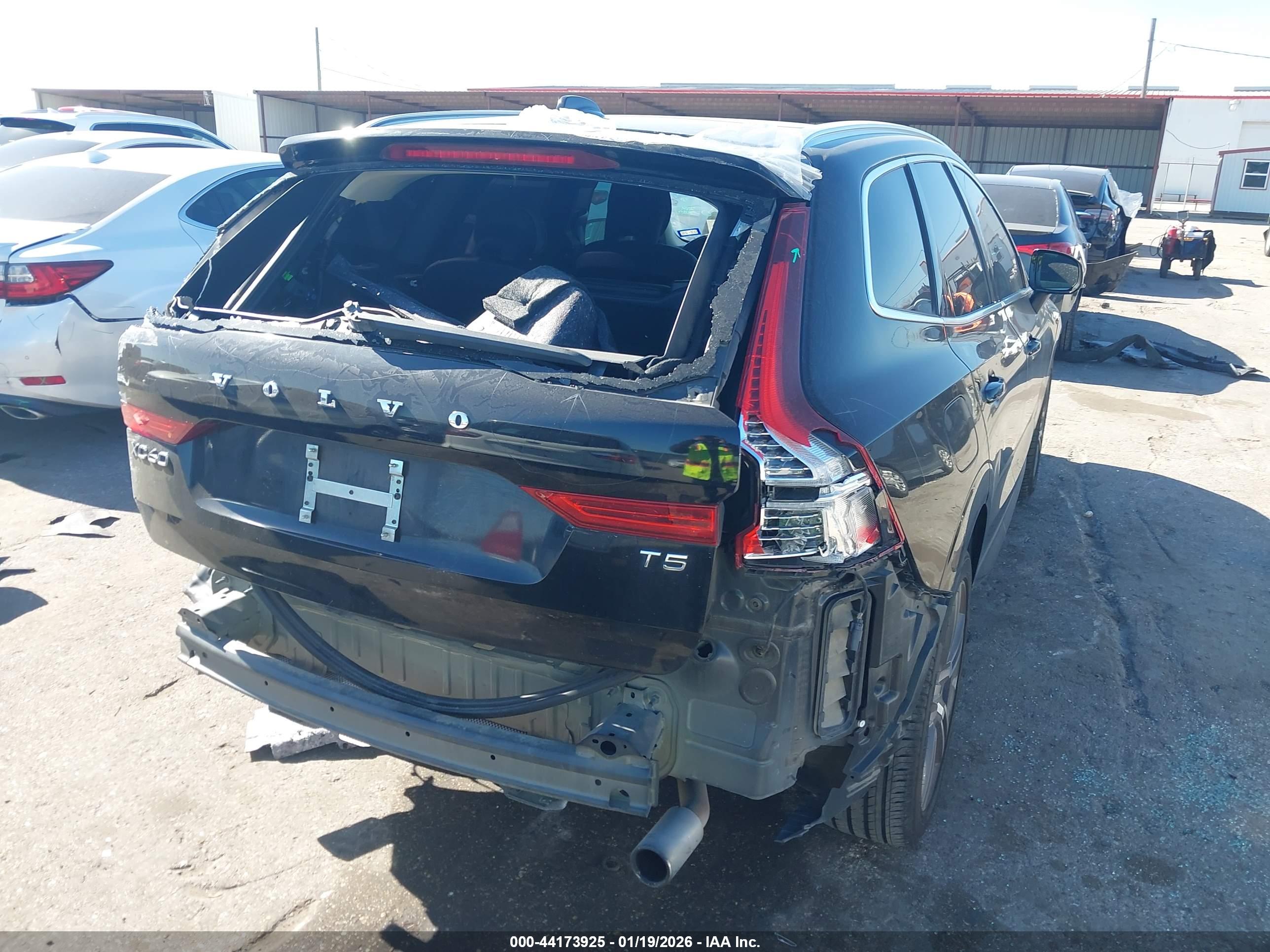 VOLVO XC60 image 6