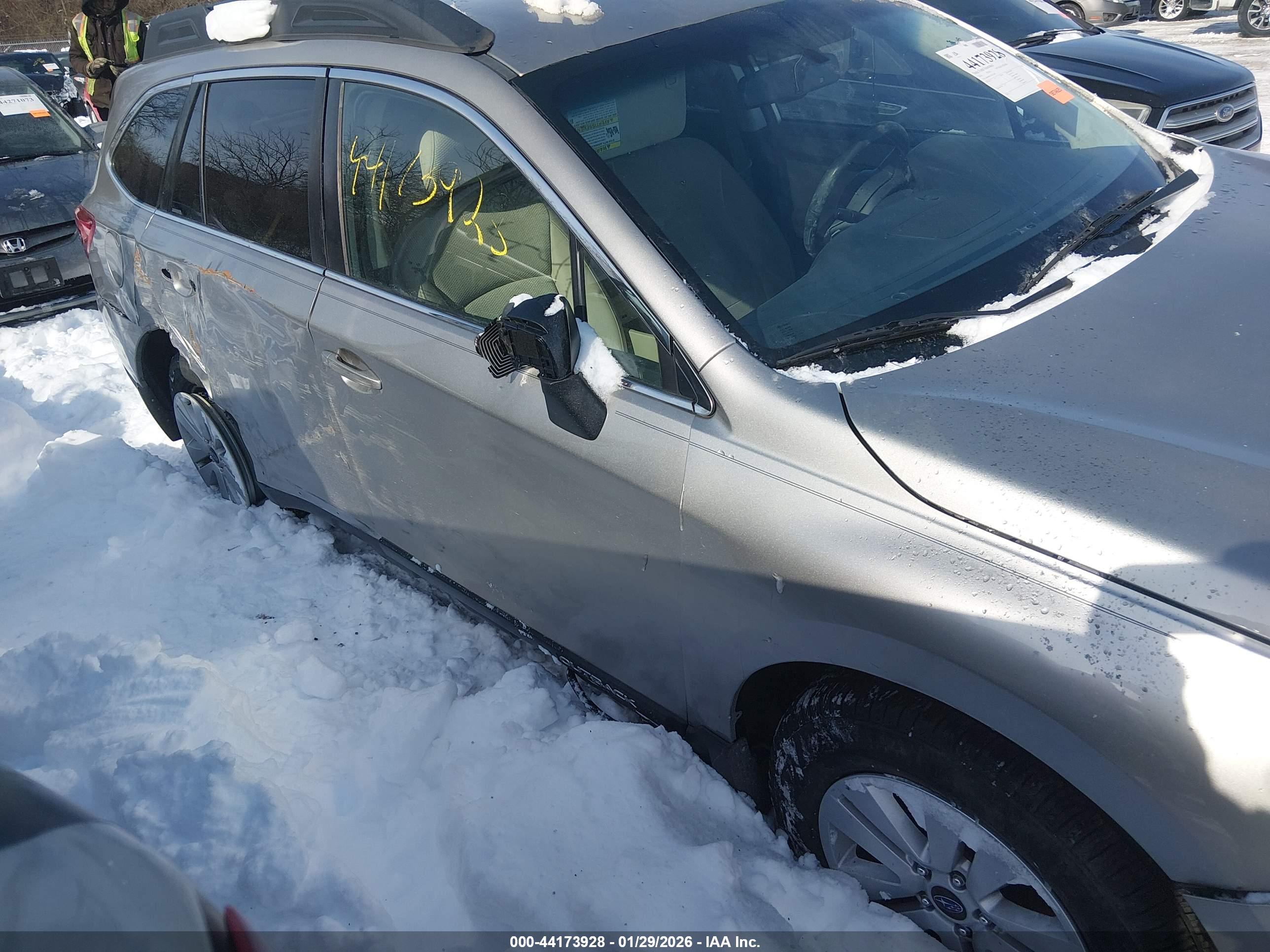 SUBARU OUTBACK image 6