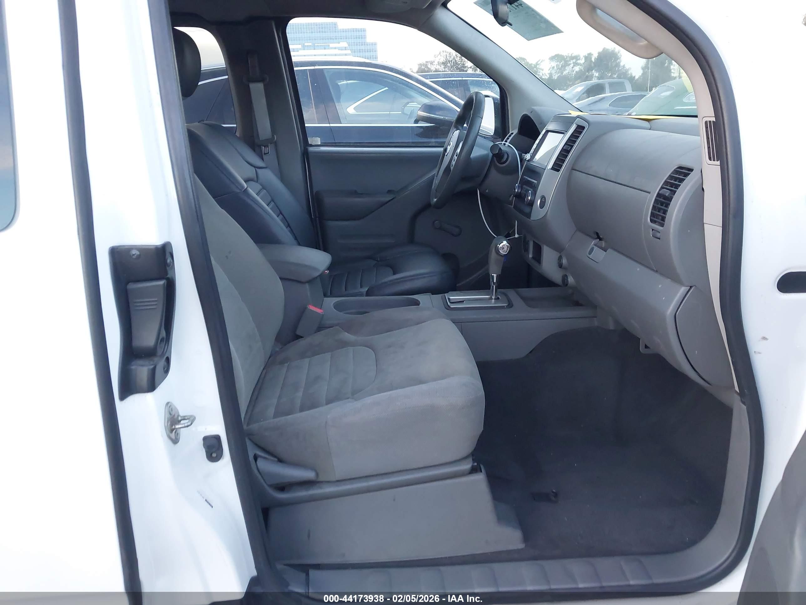 NISSAN FRONTIER image 5