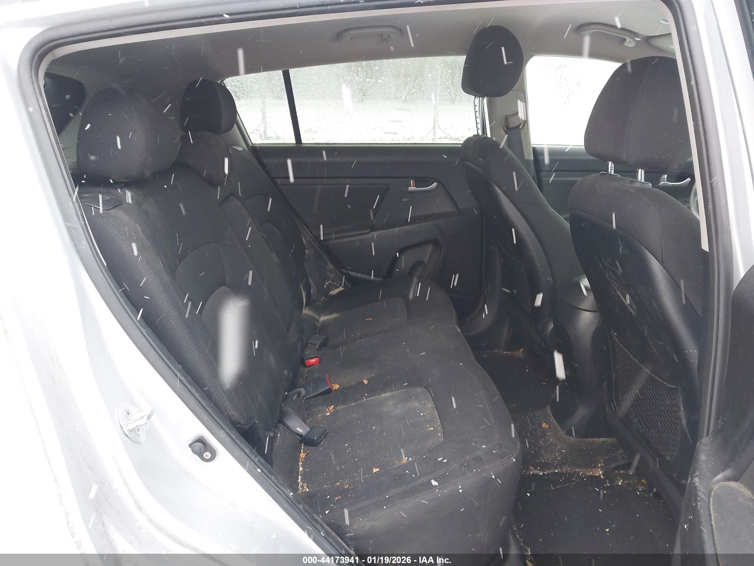 KIA SPORTAGE image 8