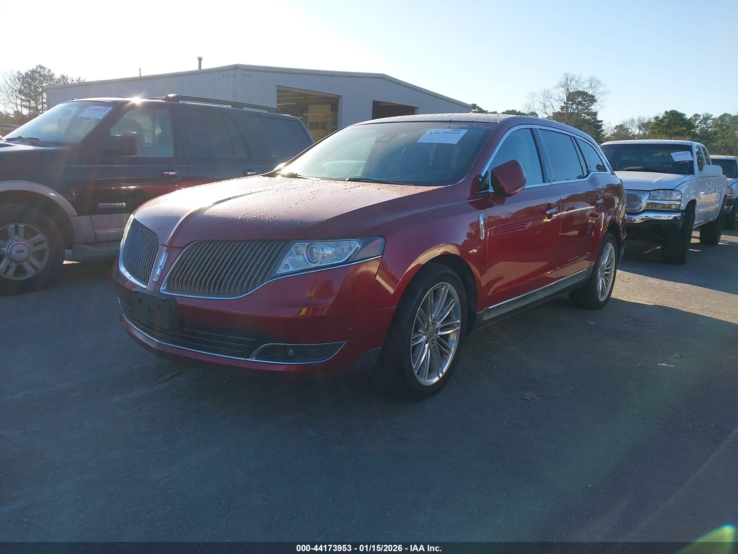 LINCOLN MKT image 2