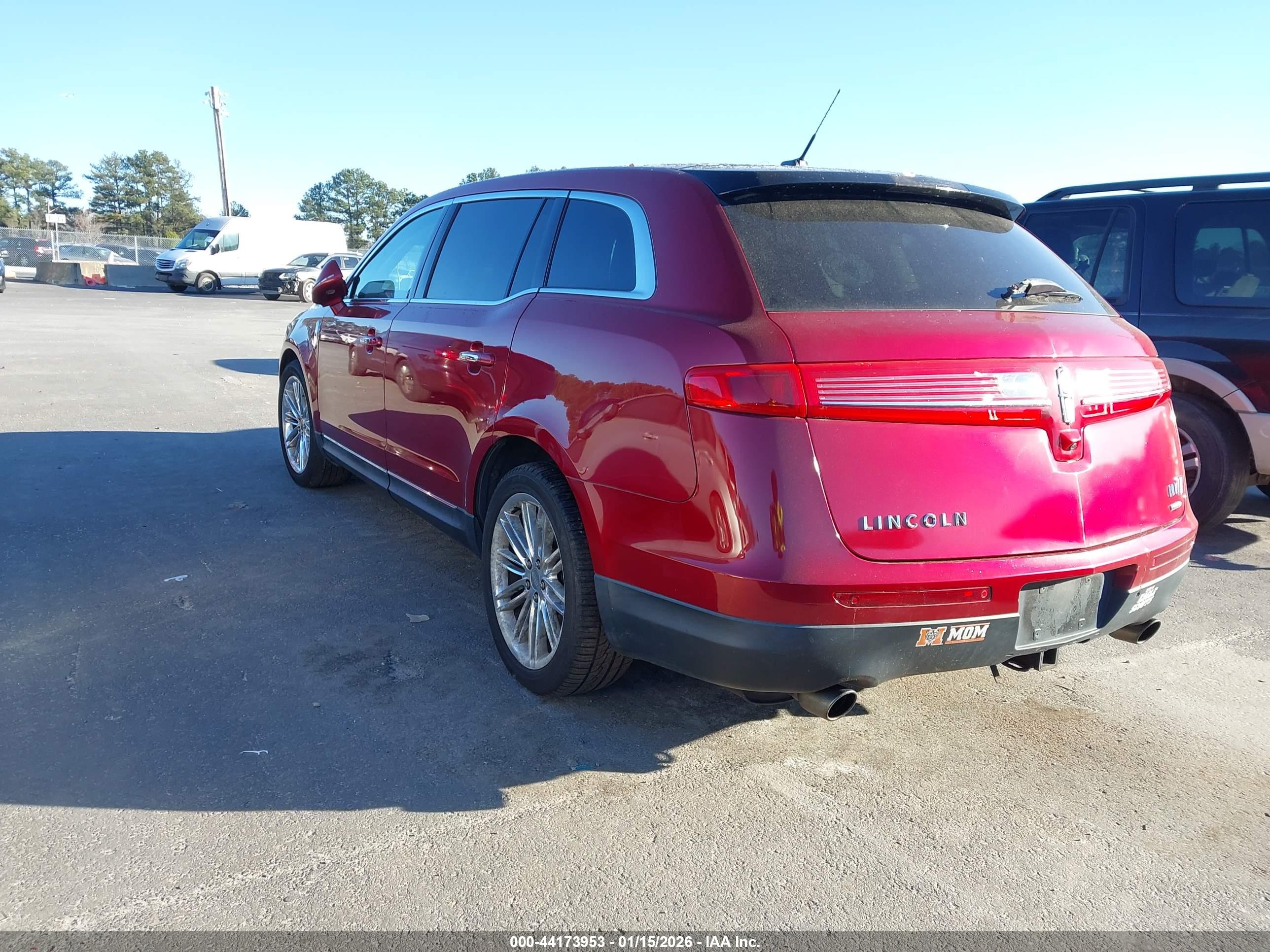 LINCOLN MKT image 3