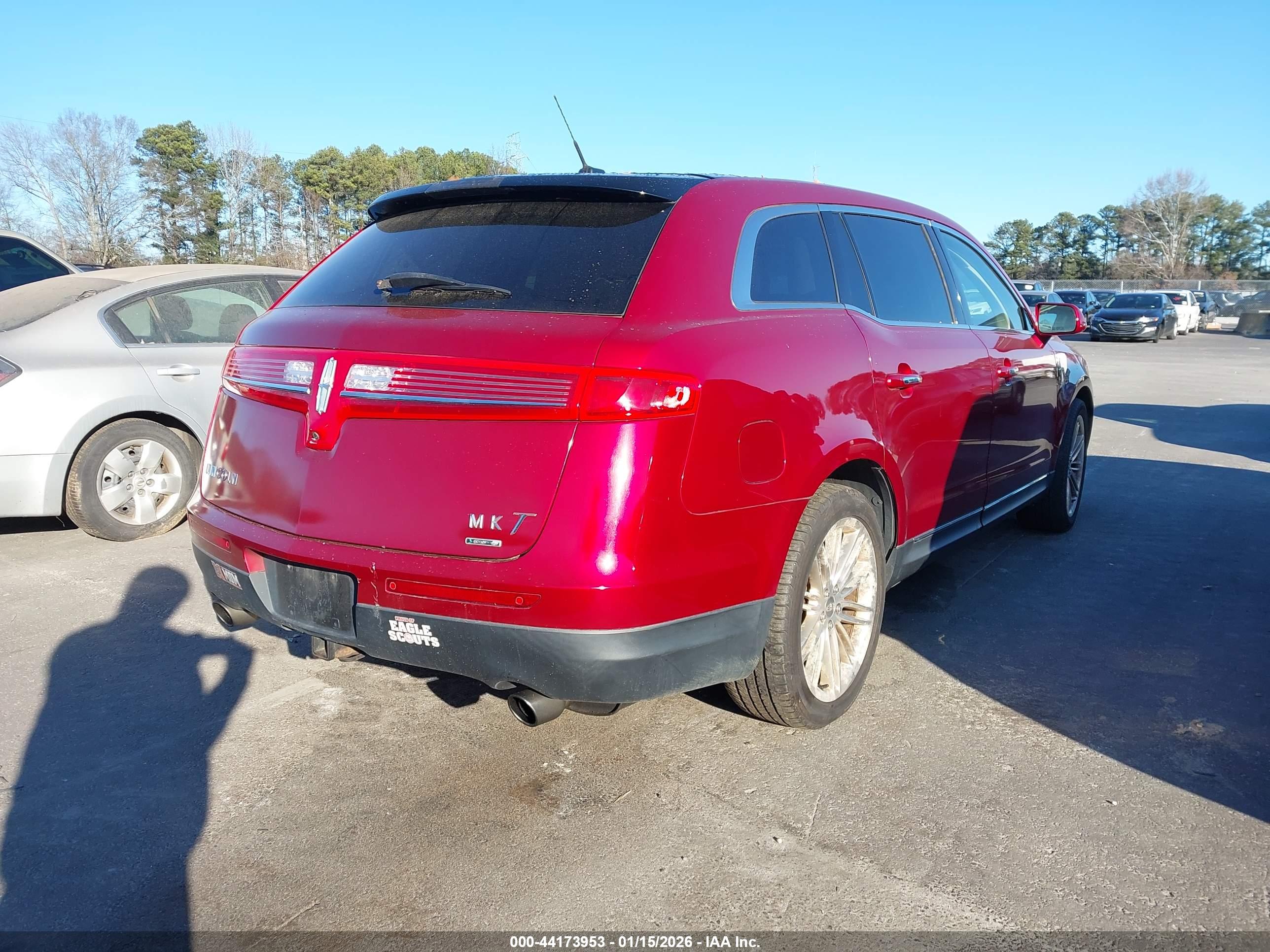 LINCOLN MKT image 4