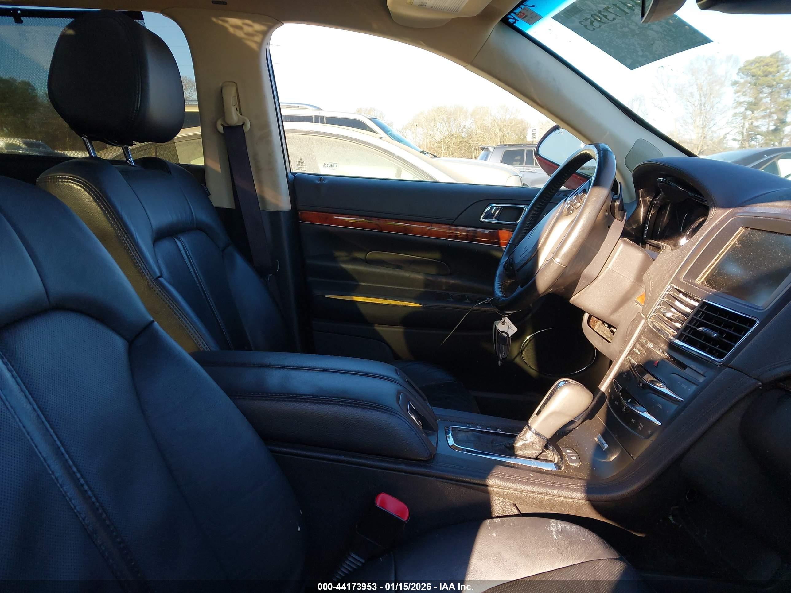 LINCOLN MKT image 5