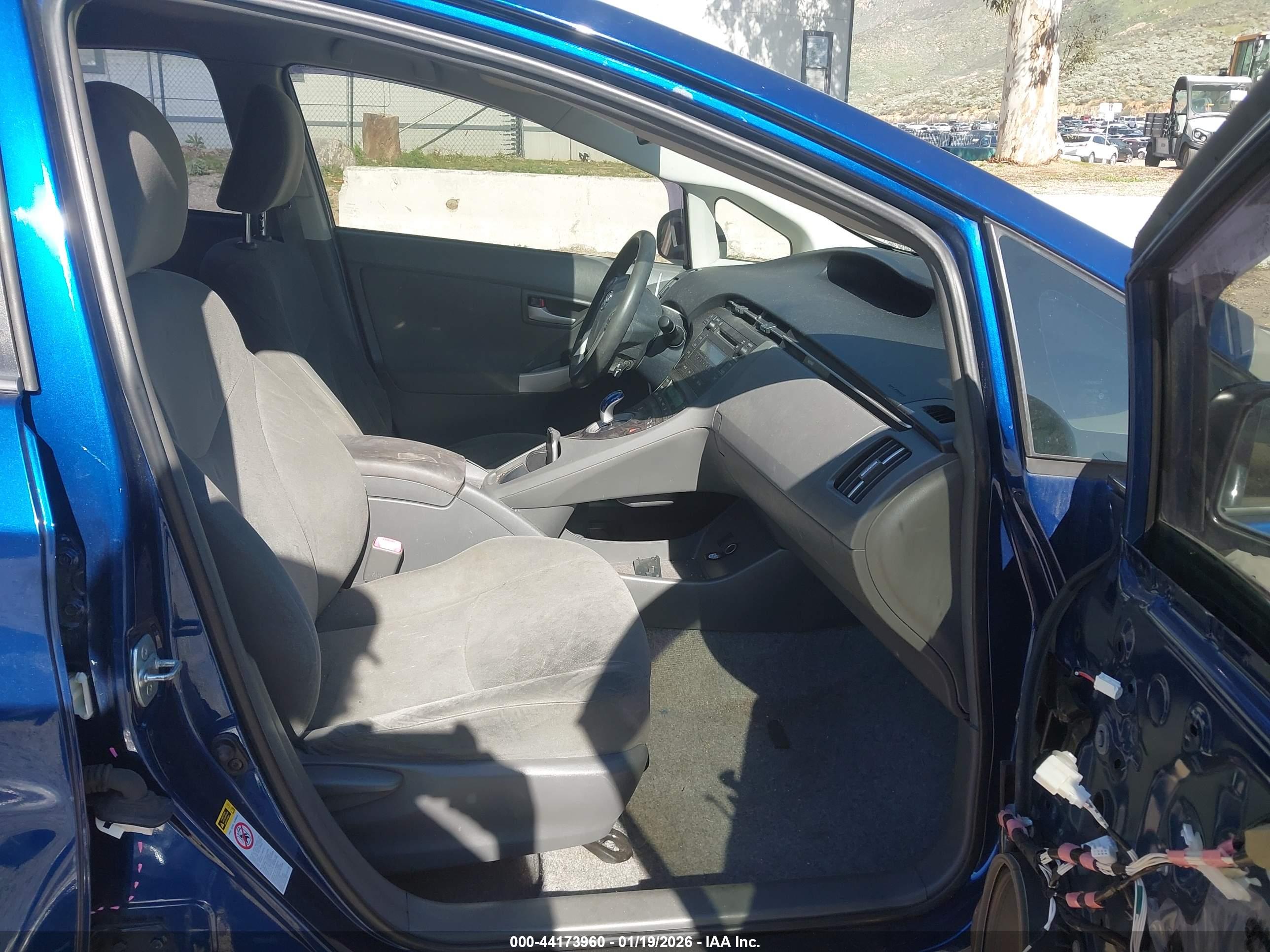 TOYOTA PRIUS image 5
