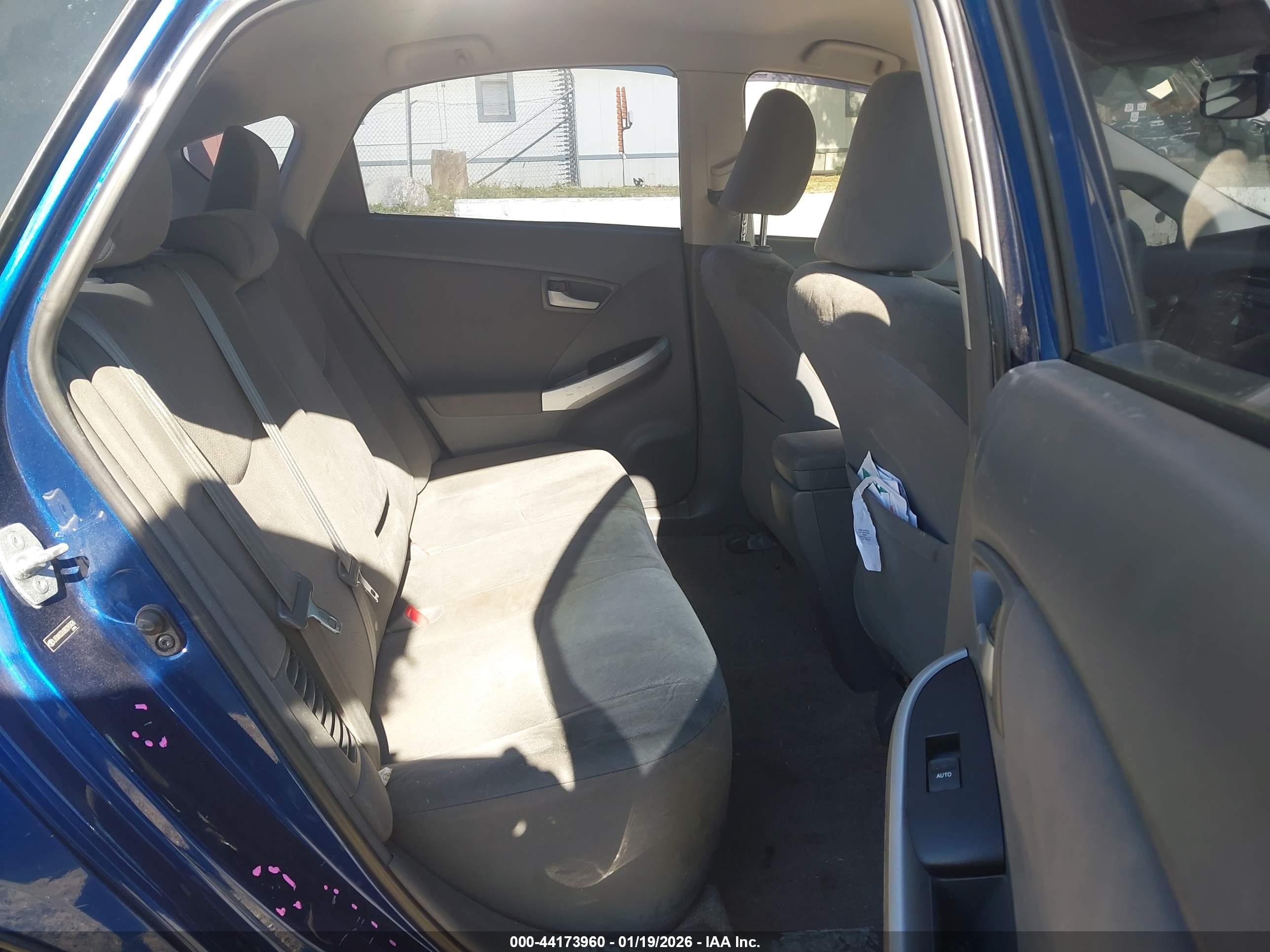TOYOTA PRIUS image 8