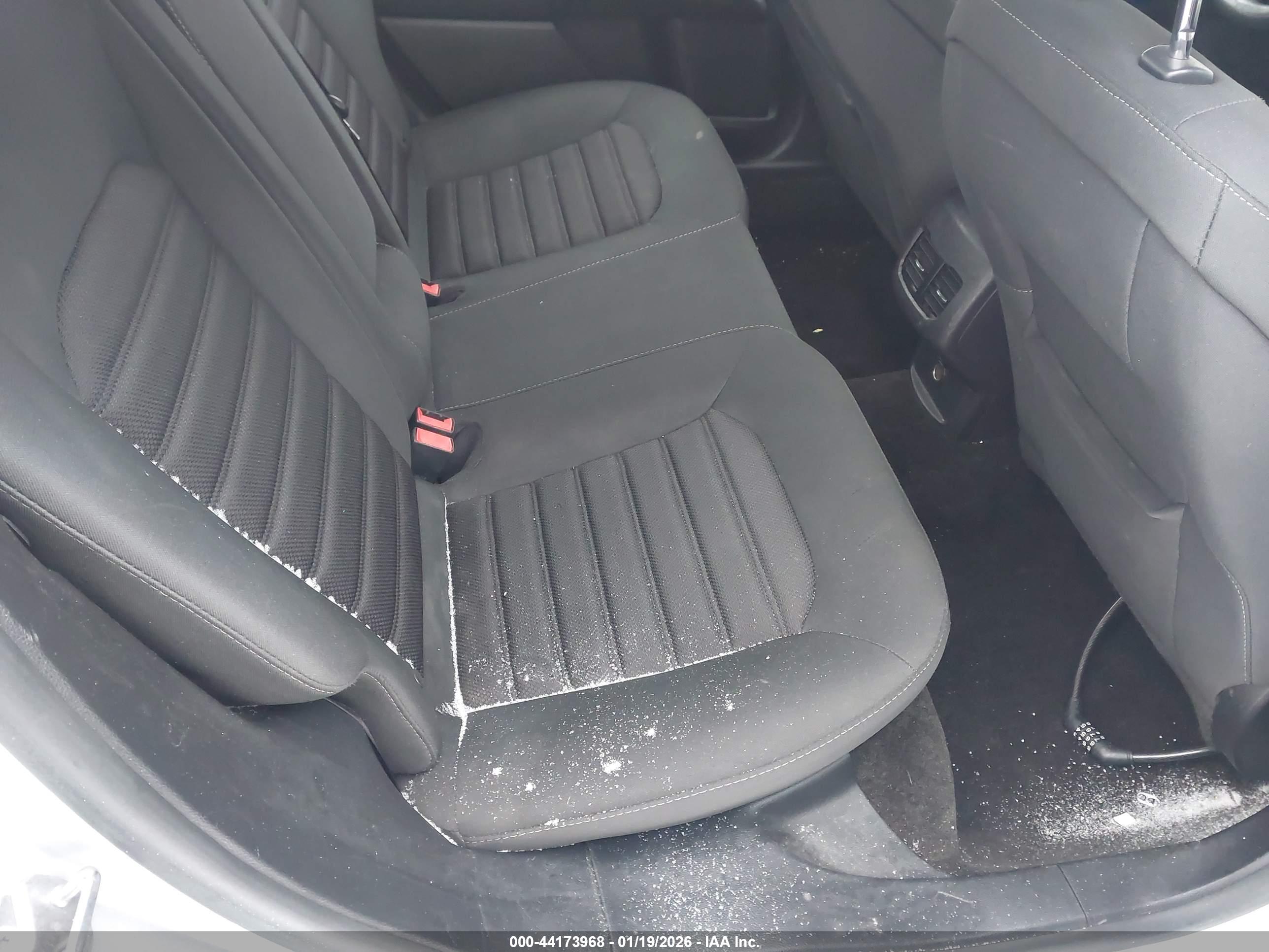 FORD FUSION image 8