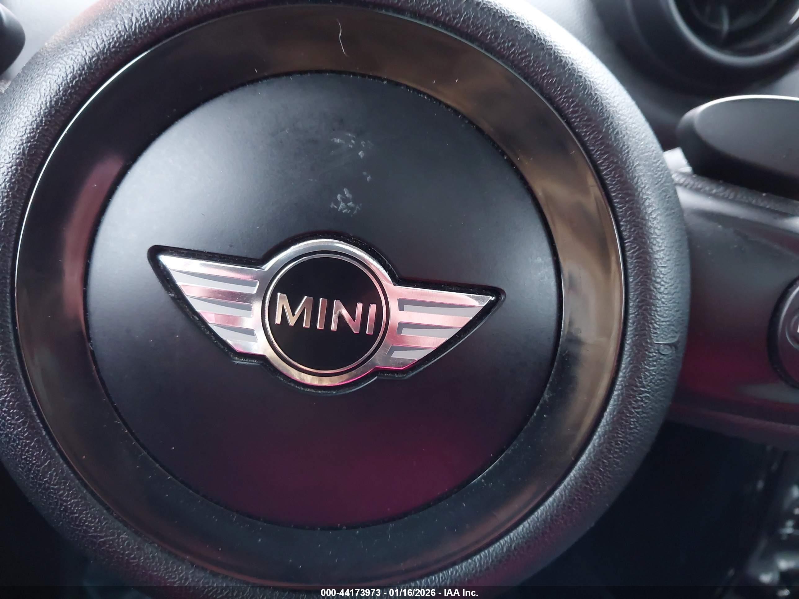 MINI COUNTRYMAN image 6