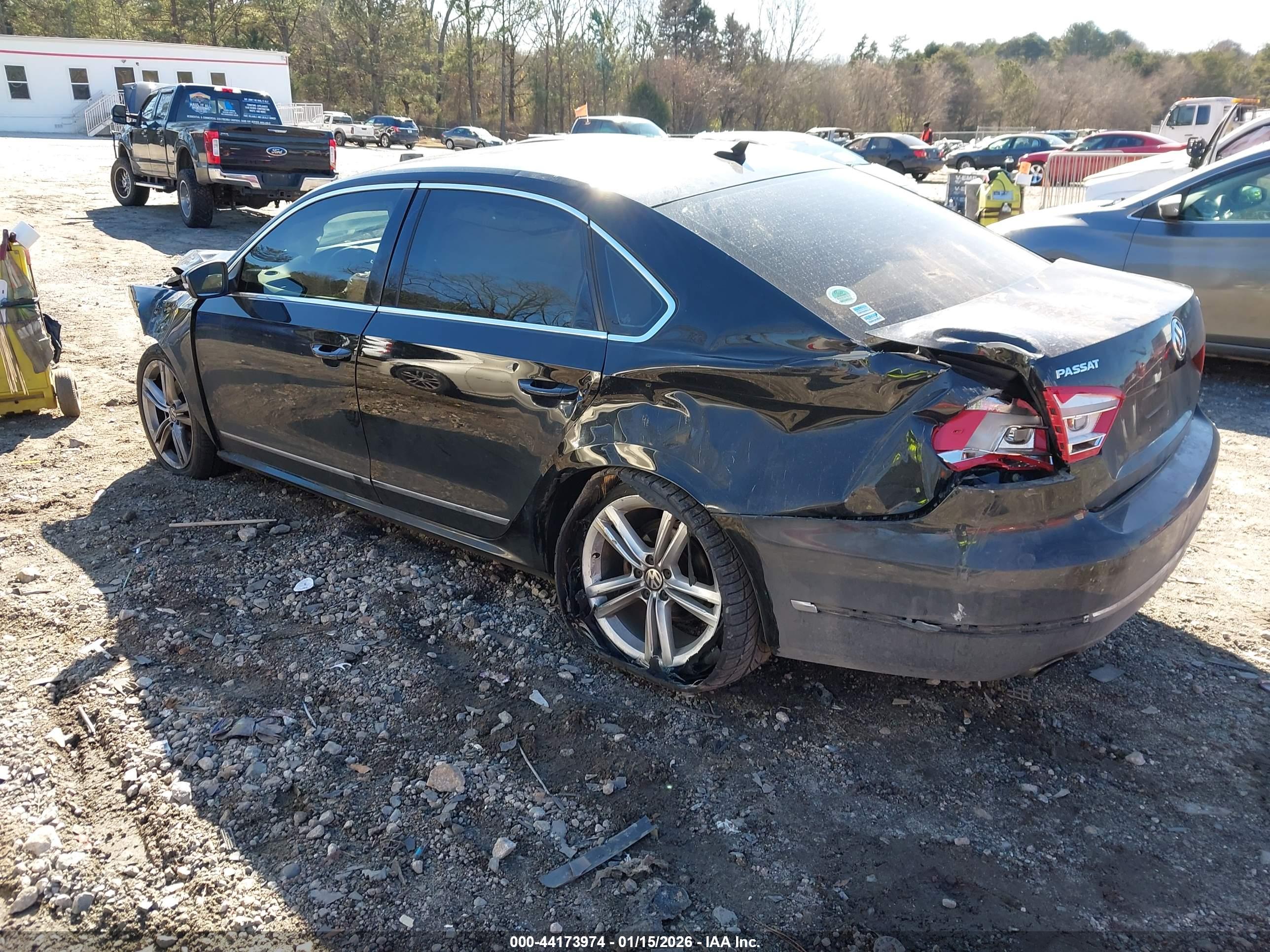 VOLKSWAGEN PASSAT image 3
