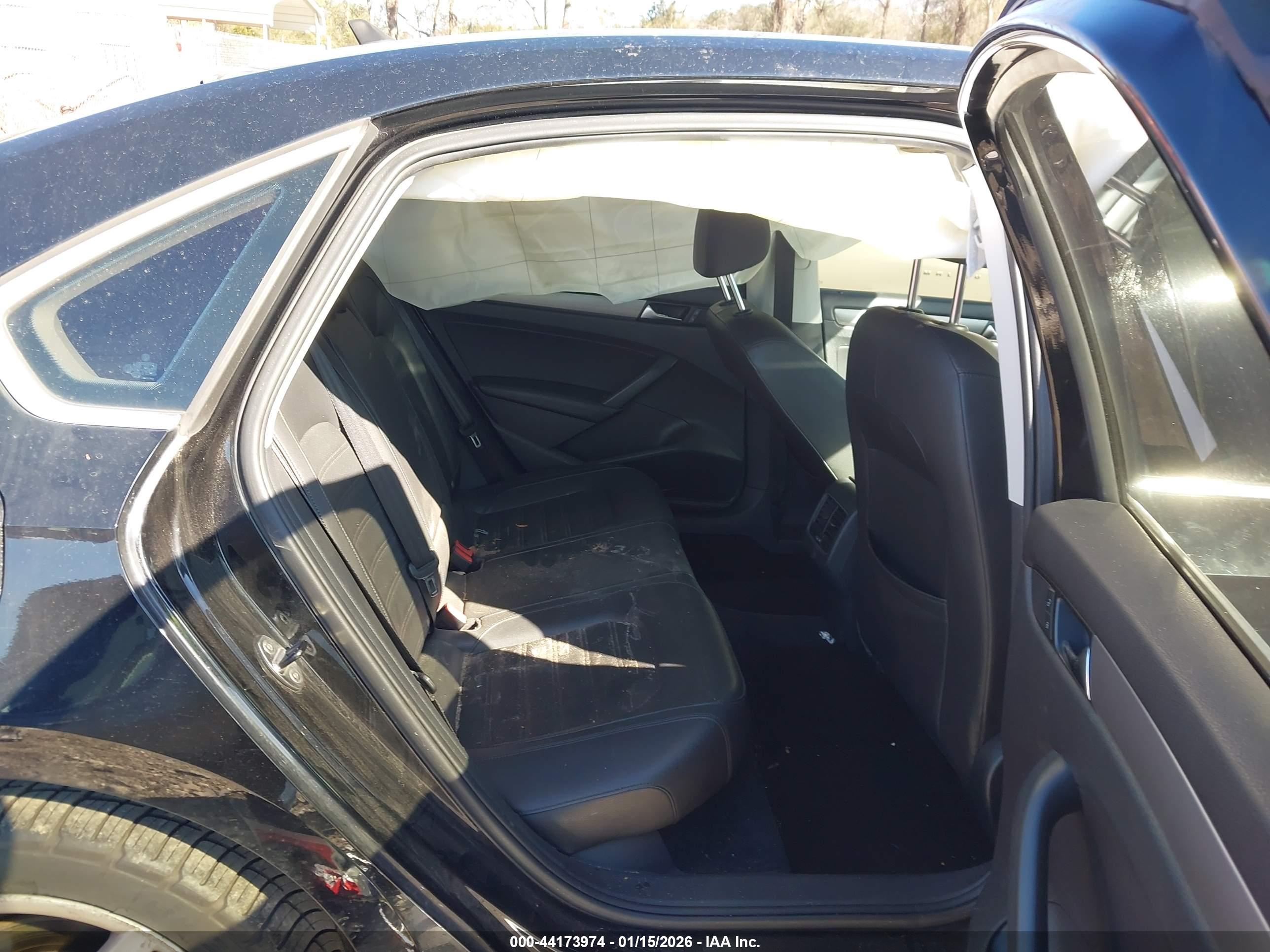 VOLKSWAGEN PASSAT image 8