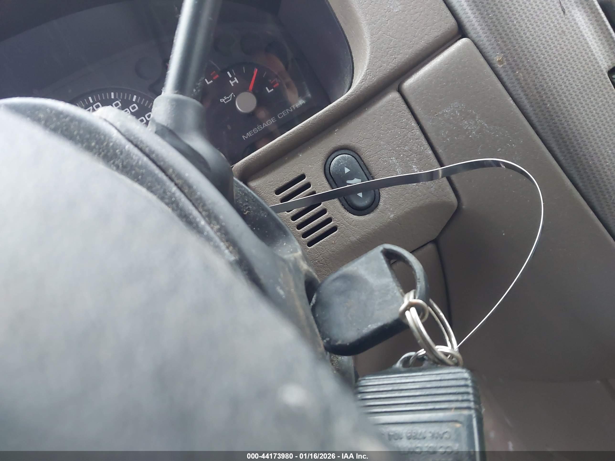 FORD EXPLORER image 11