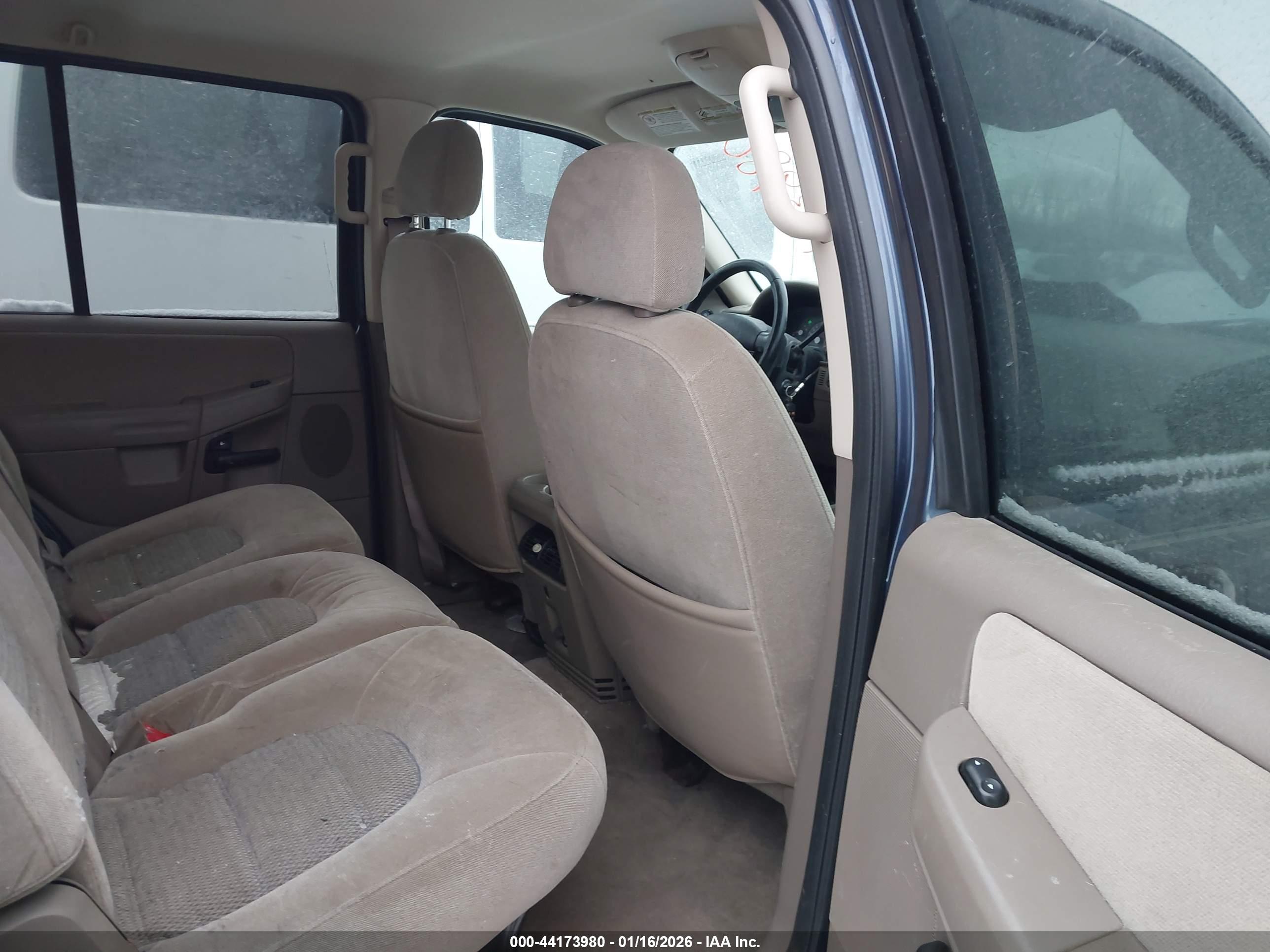 FORD EXPLORER image 8