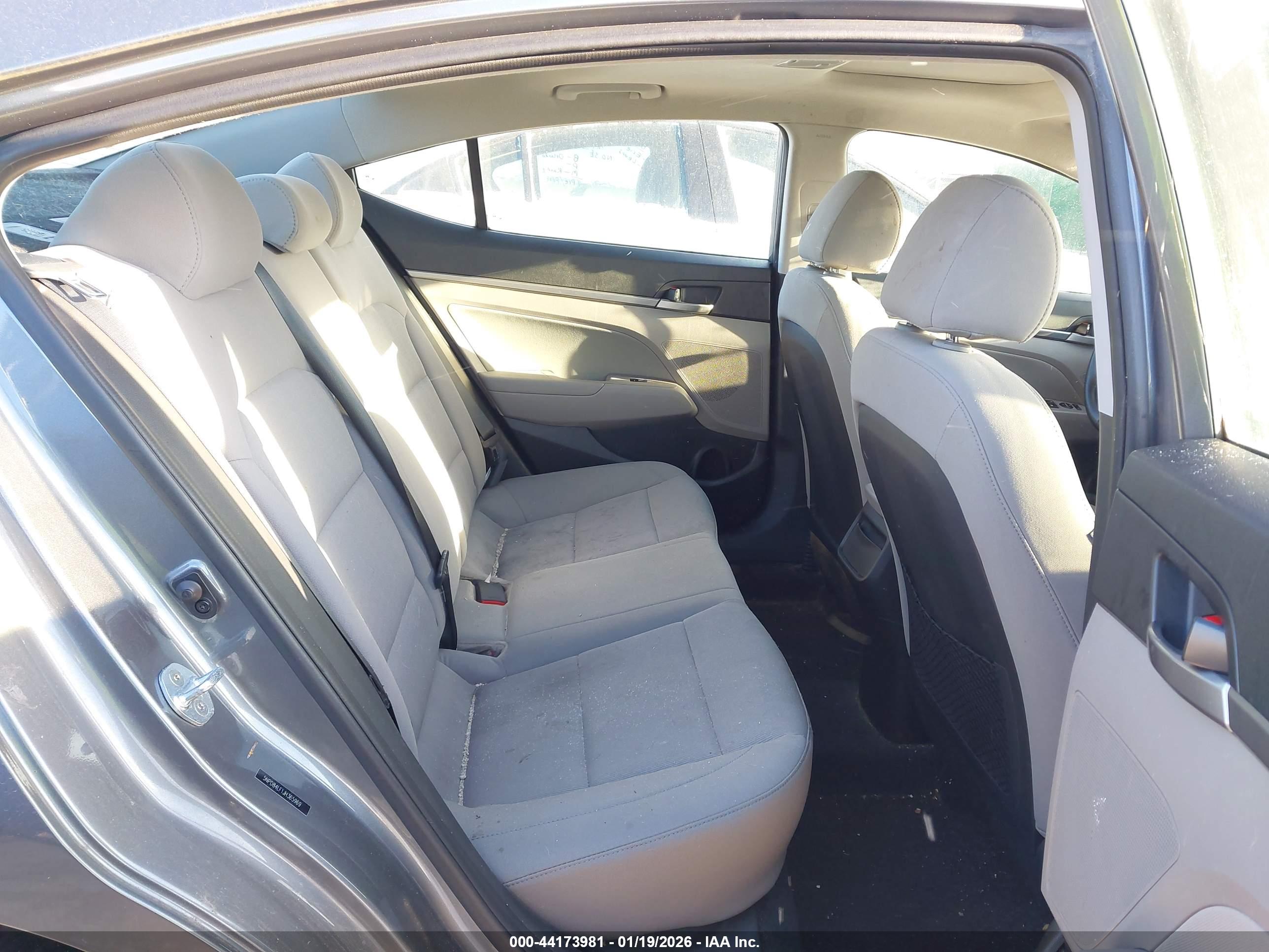 HYUNDAI ELANTRA image 8