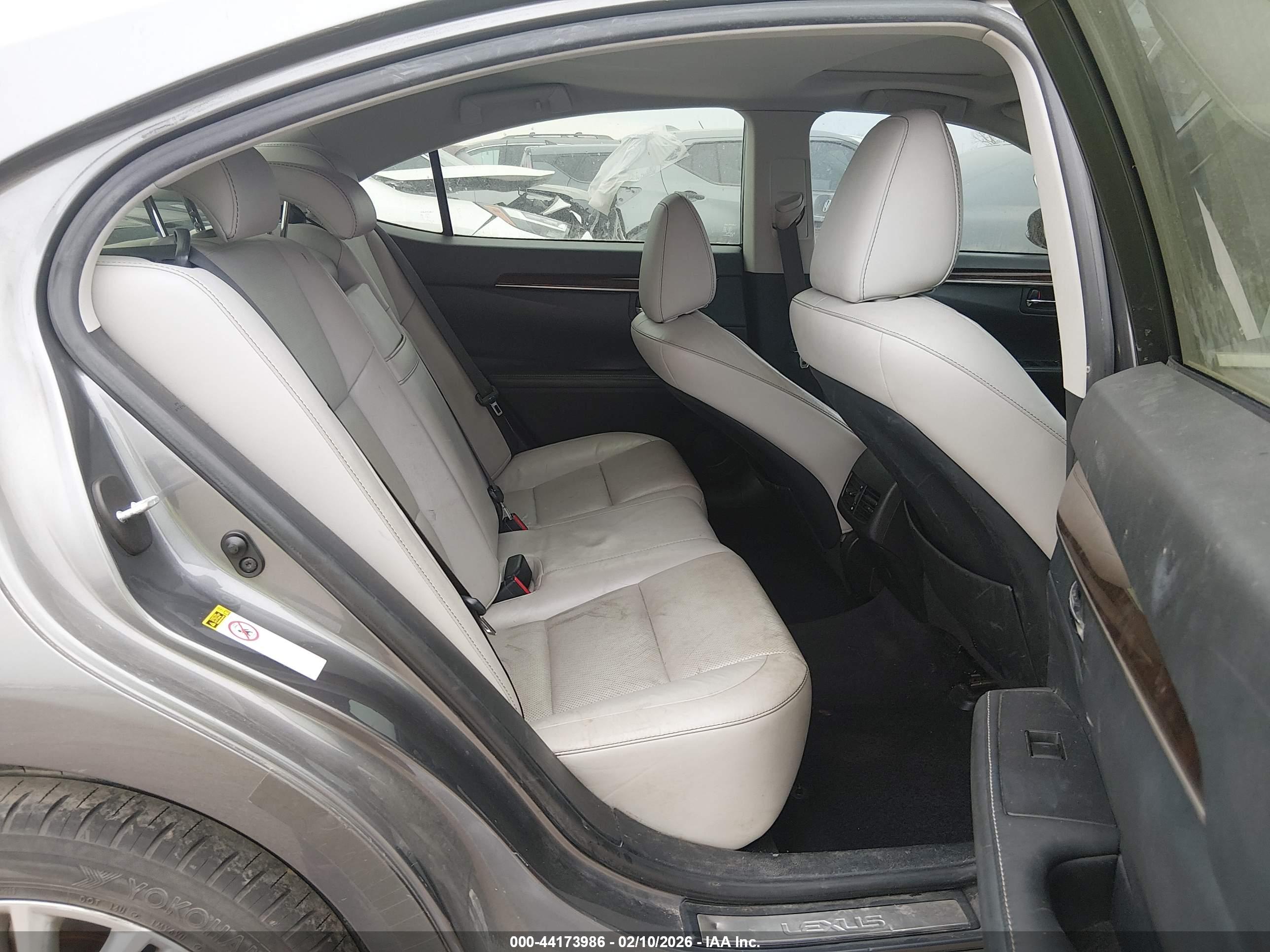 LEXUS ES image 8