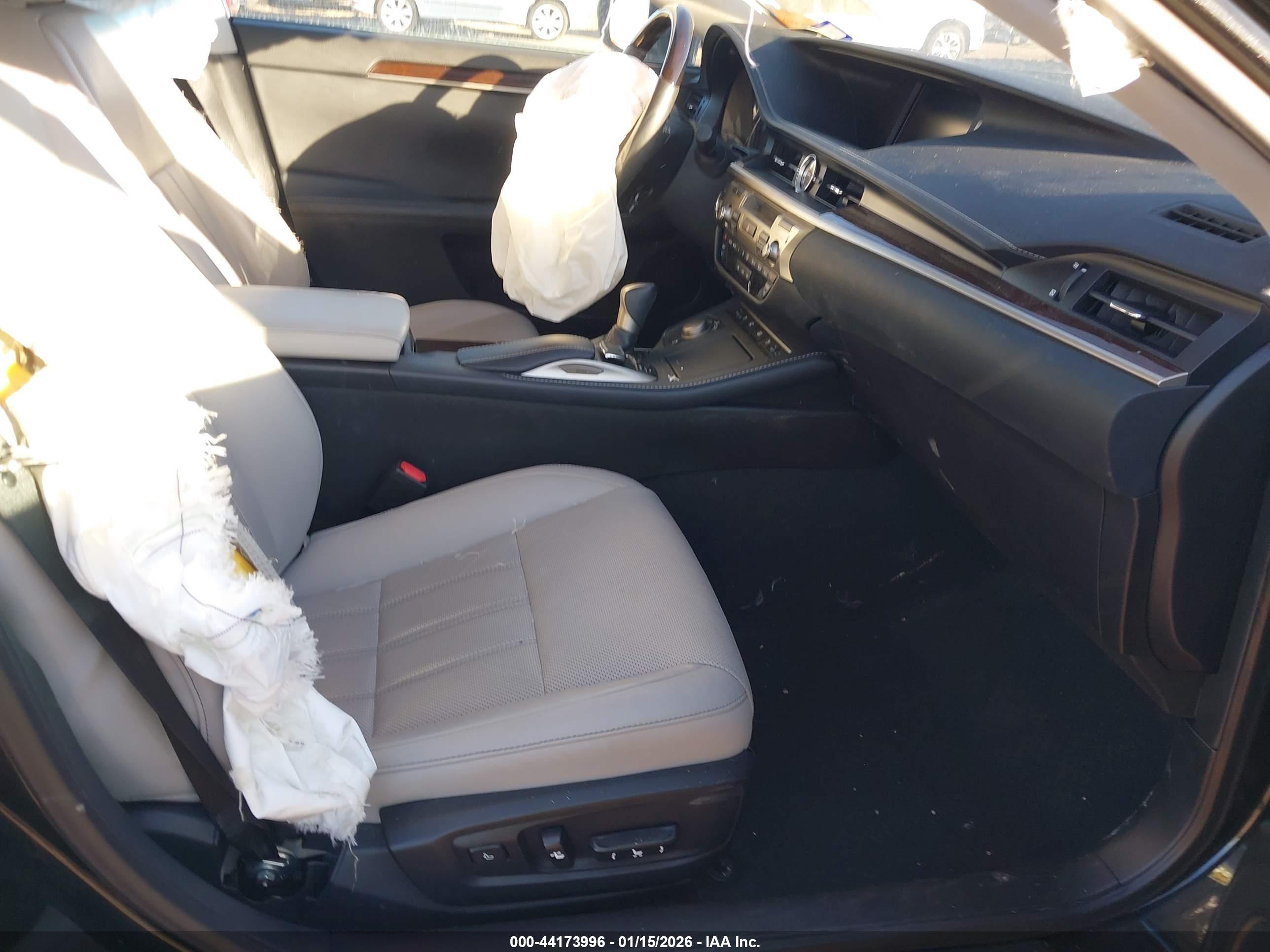 LEXUS ES image 5