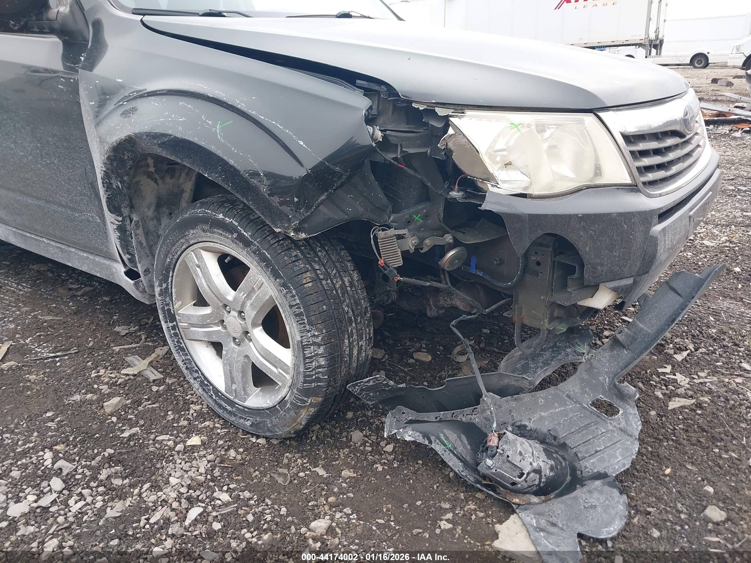 SUBARU FORESTER image 6