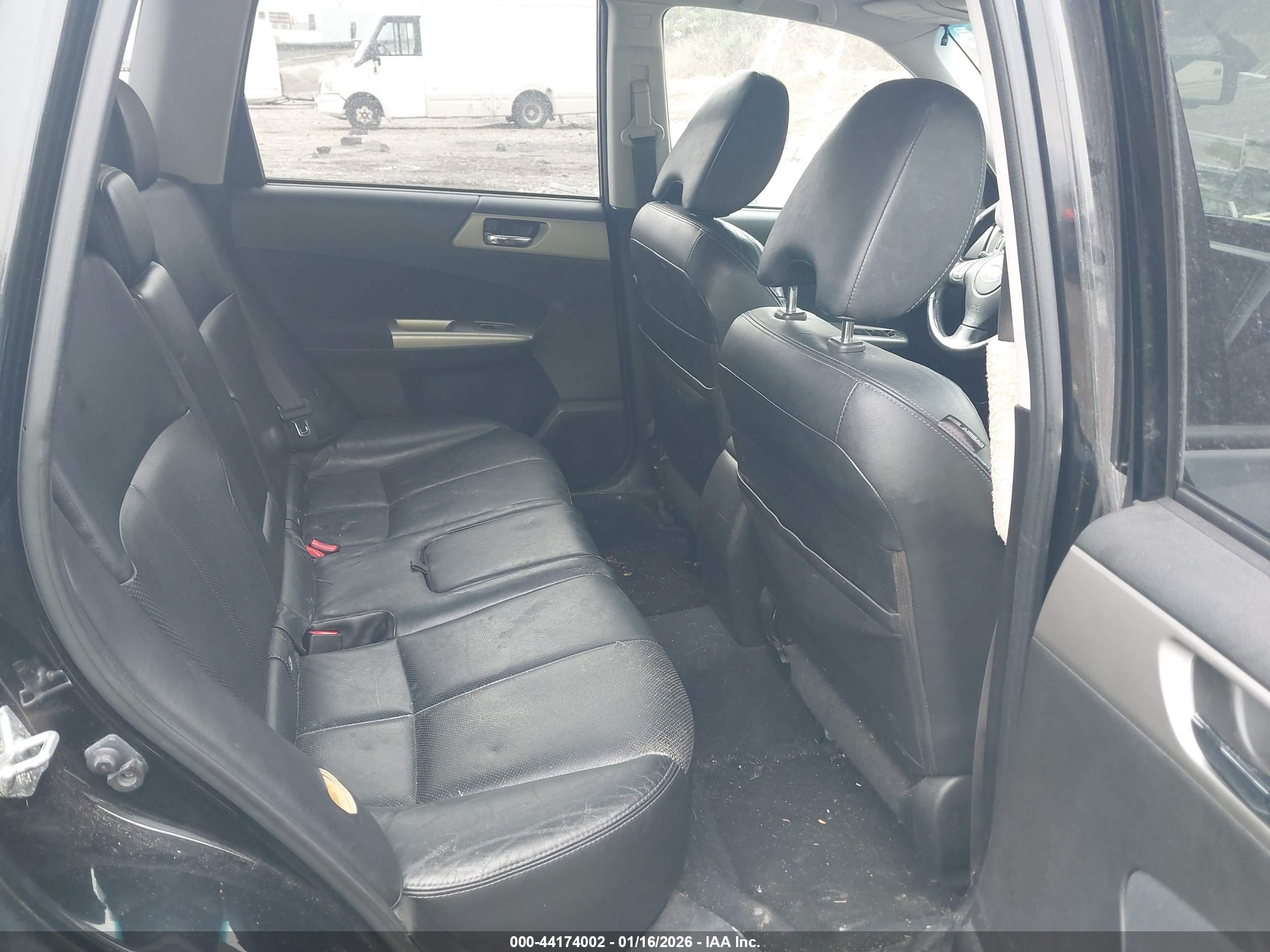 SUBARU FORESTER image 8