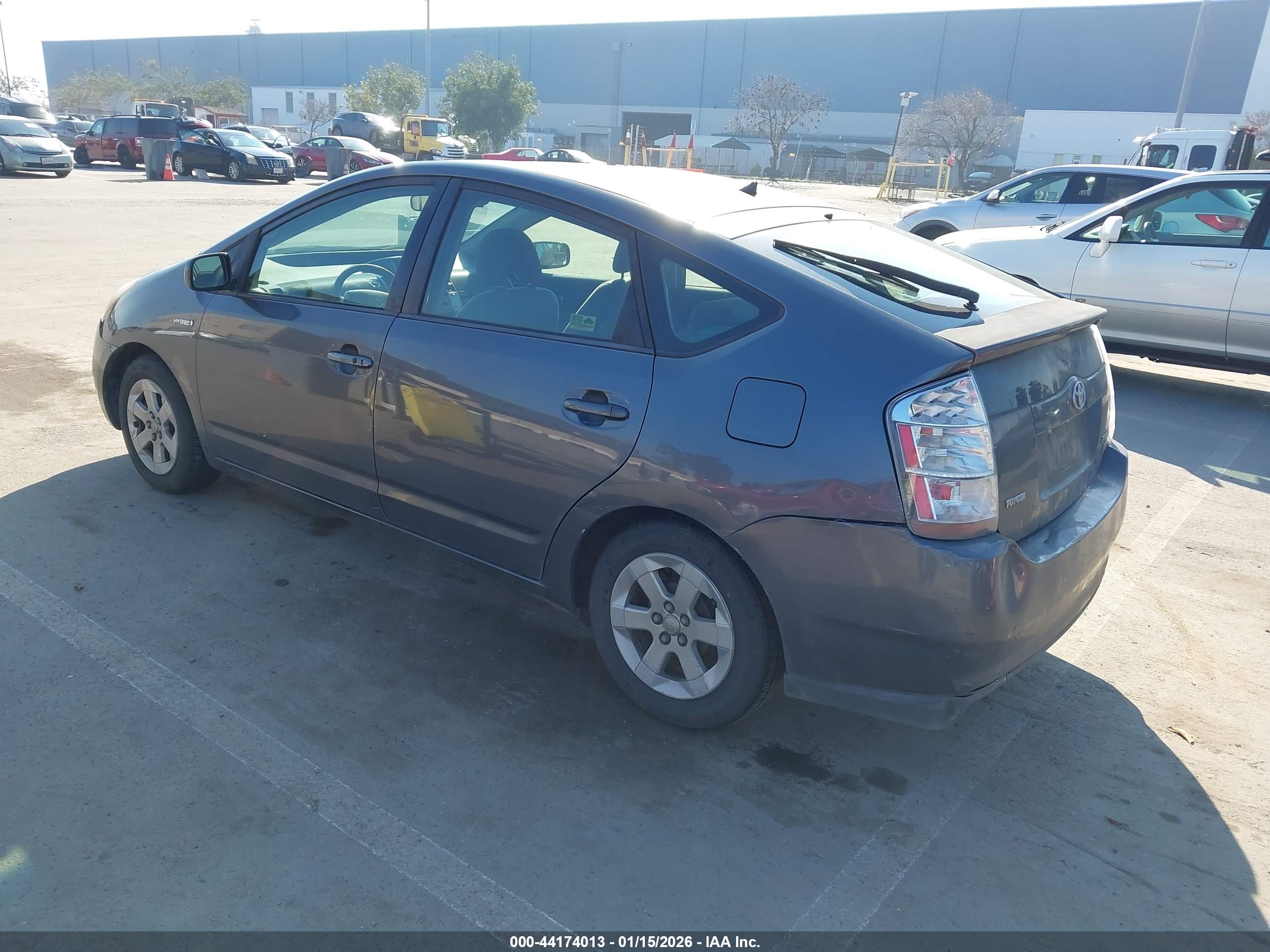 TOYOTA PRIUS image 3