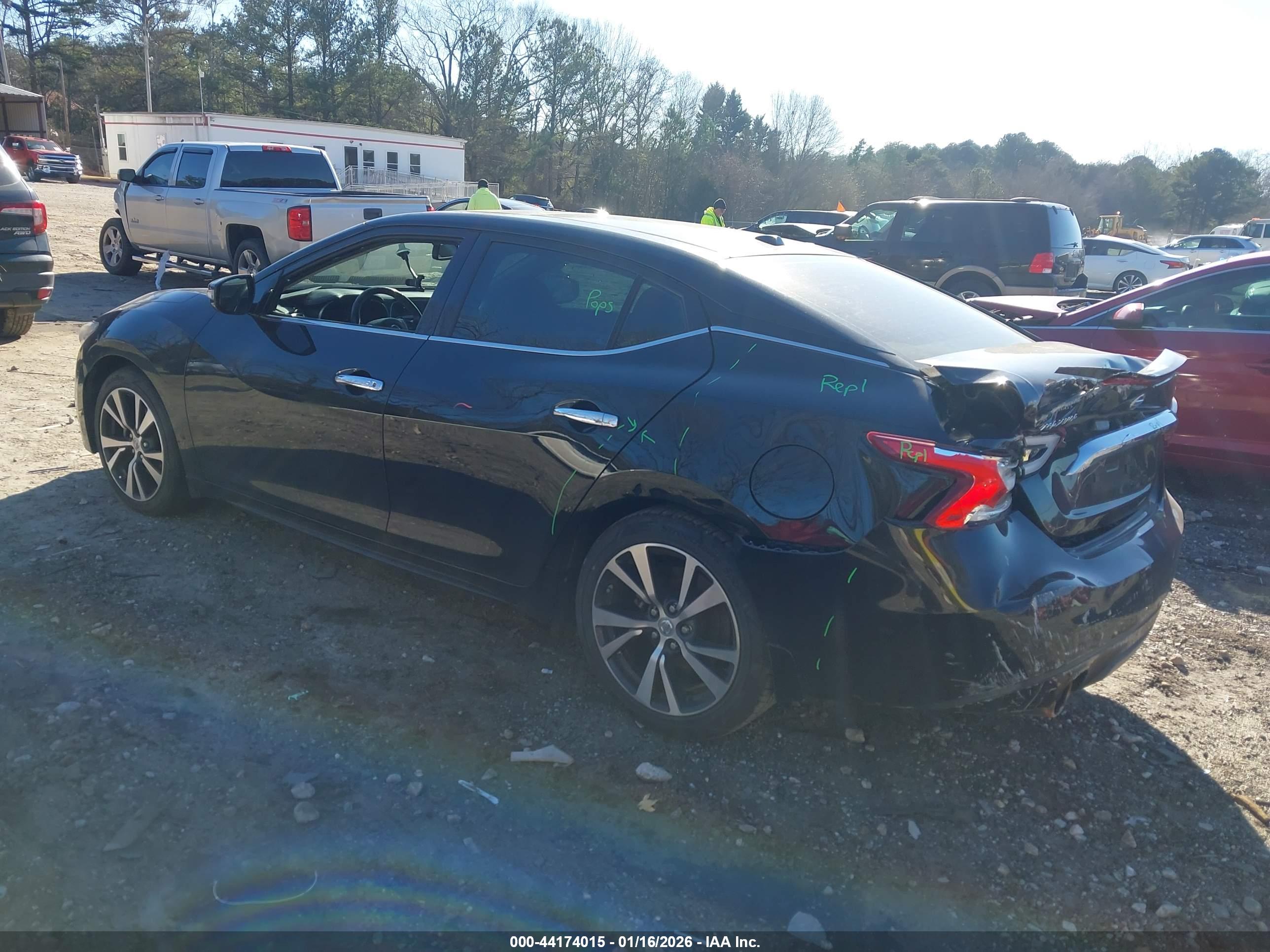 NISSAN MAXIMA image 3