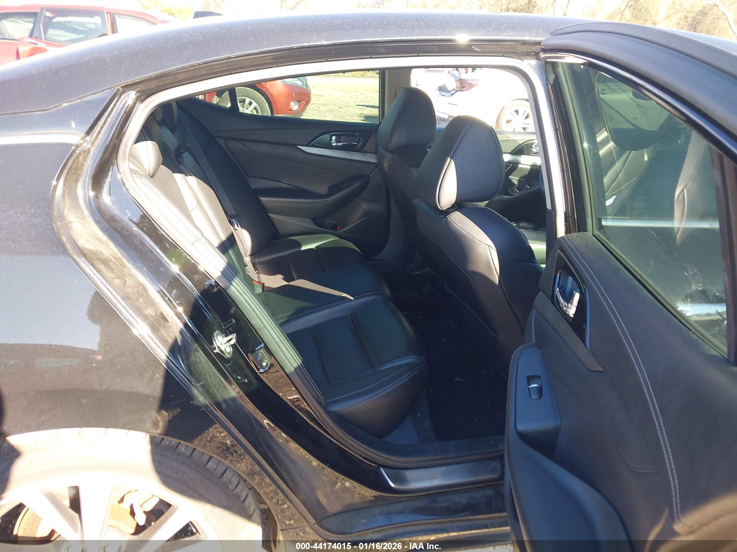 NISSAN MAXIMA image 8