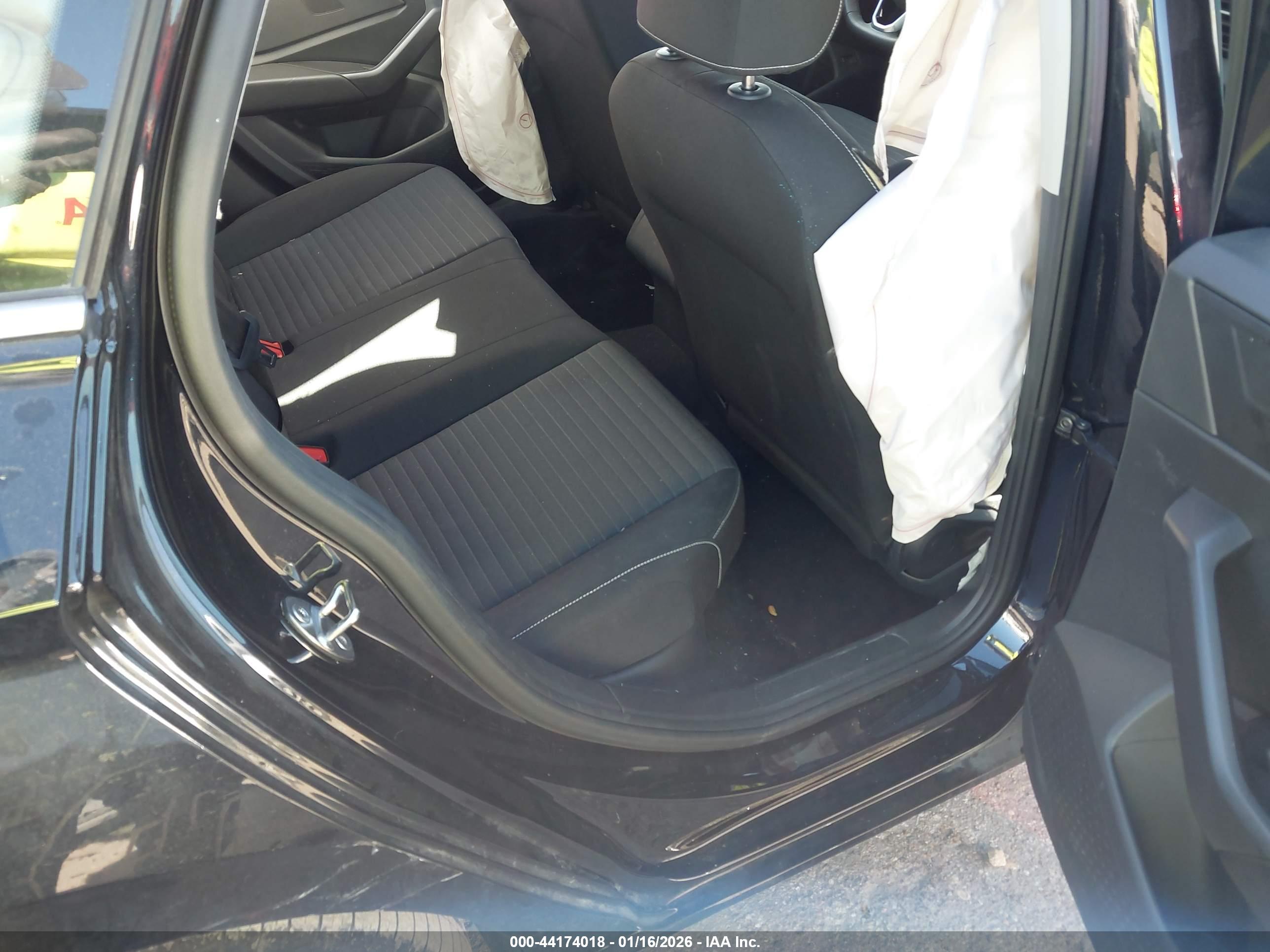 VOLKSWAGEN JETTA image 8