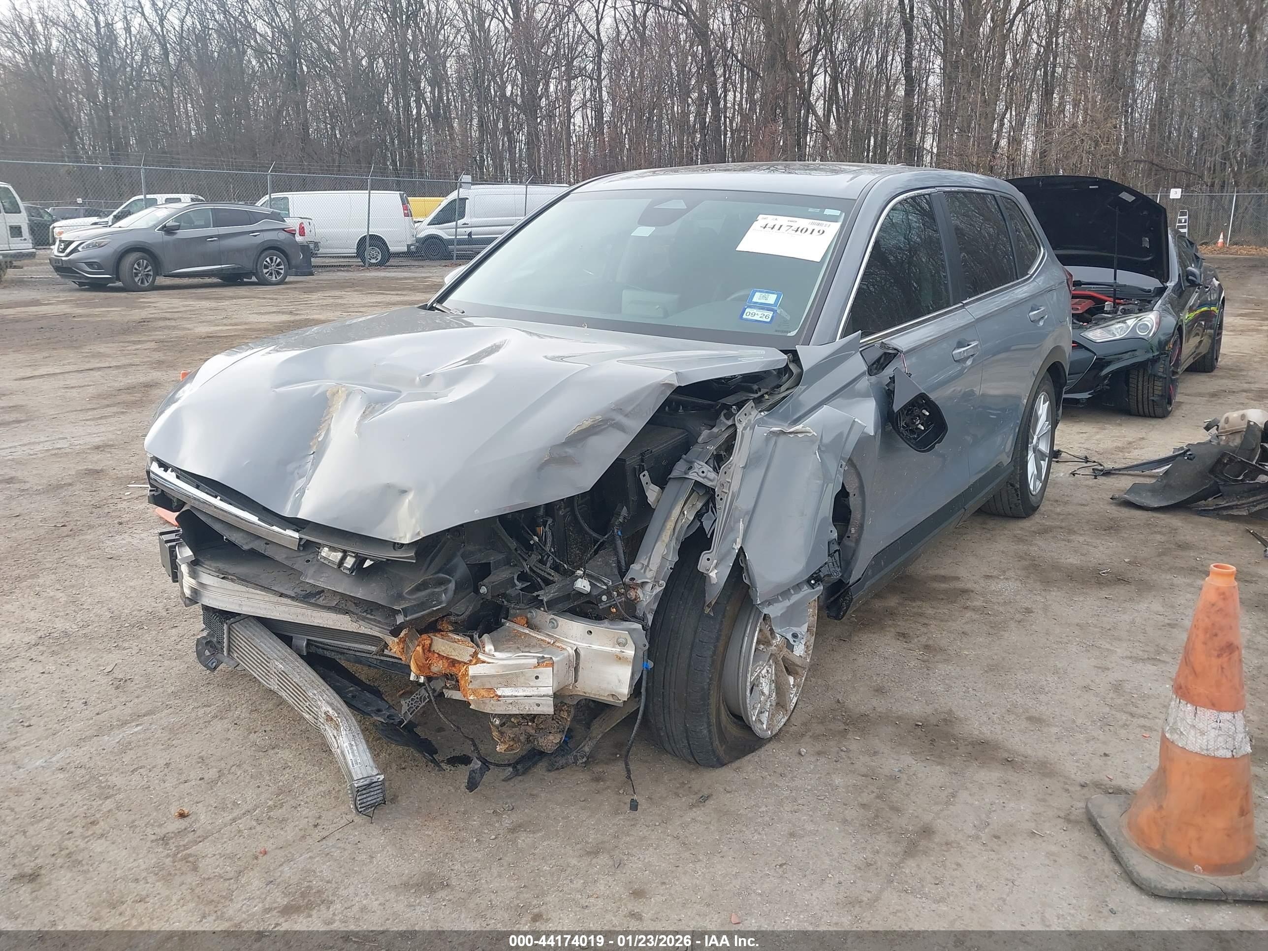 HONDA CR-V image 2