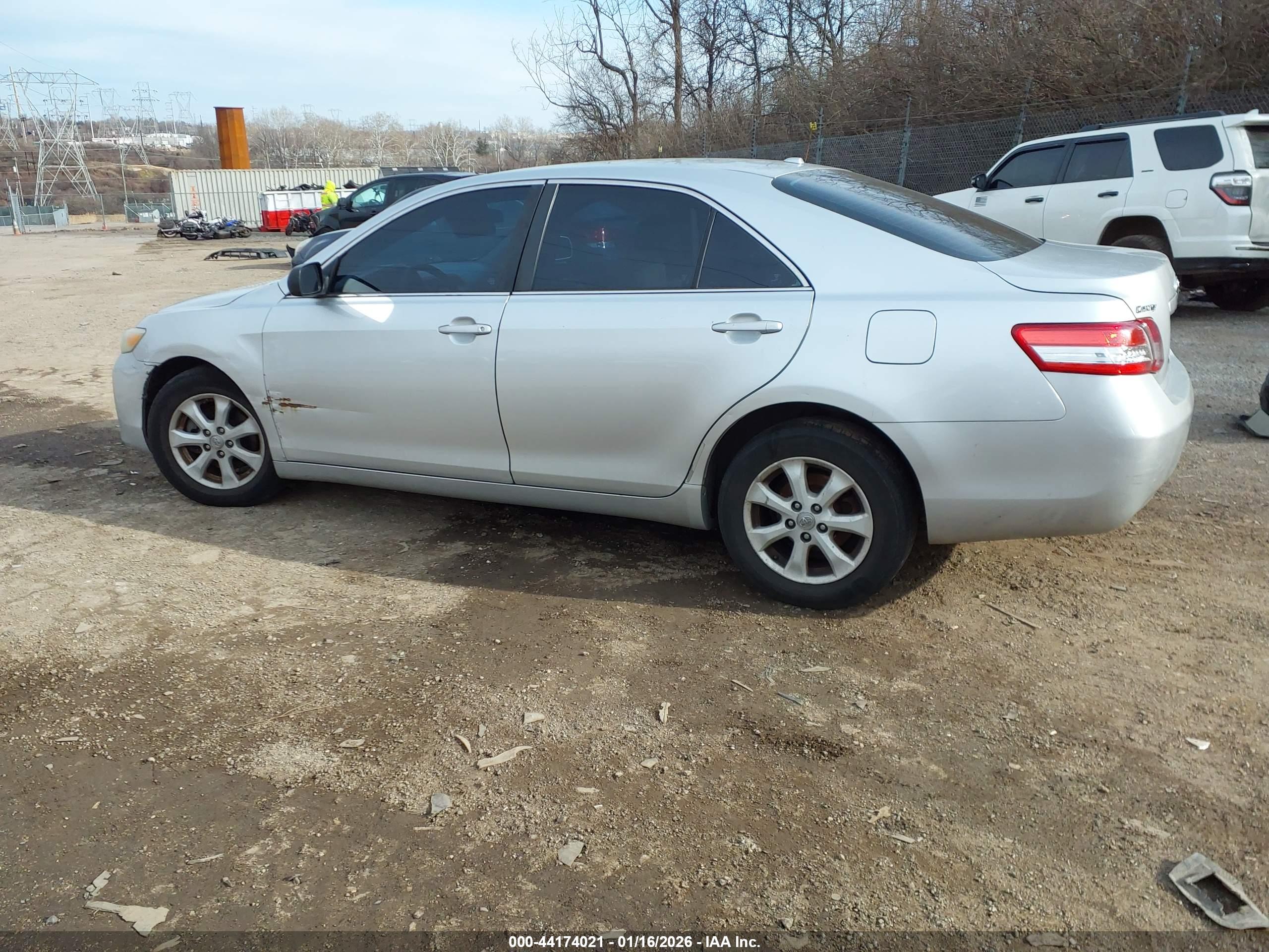 TOYOTA CAMRY image 3