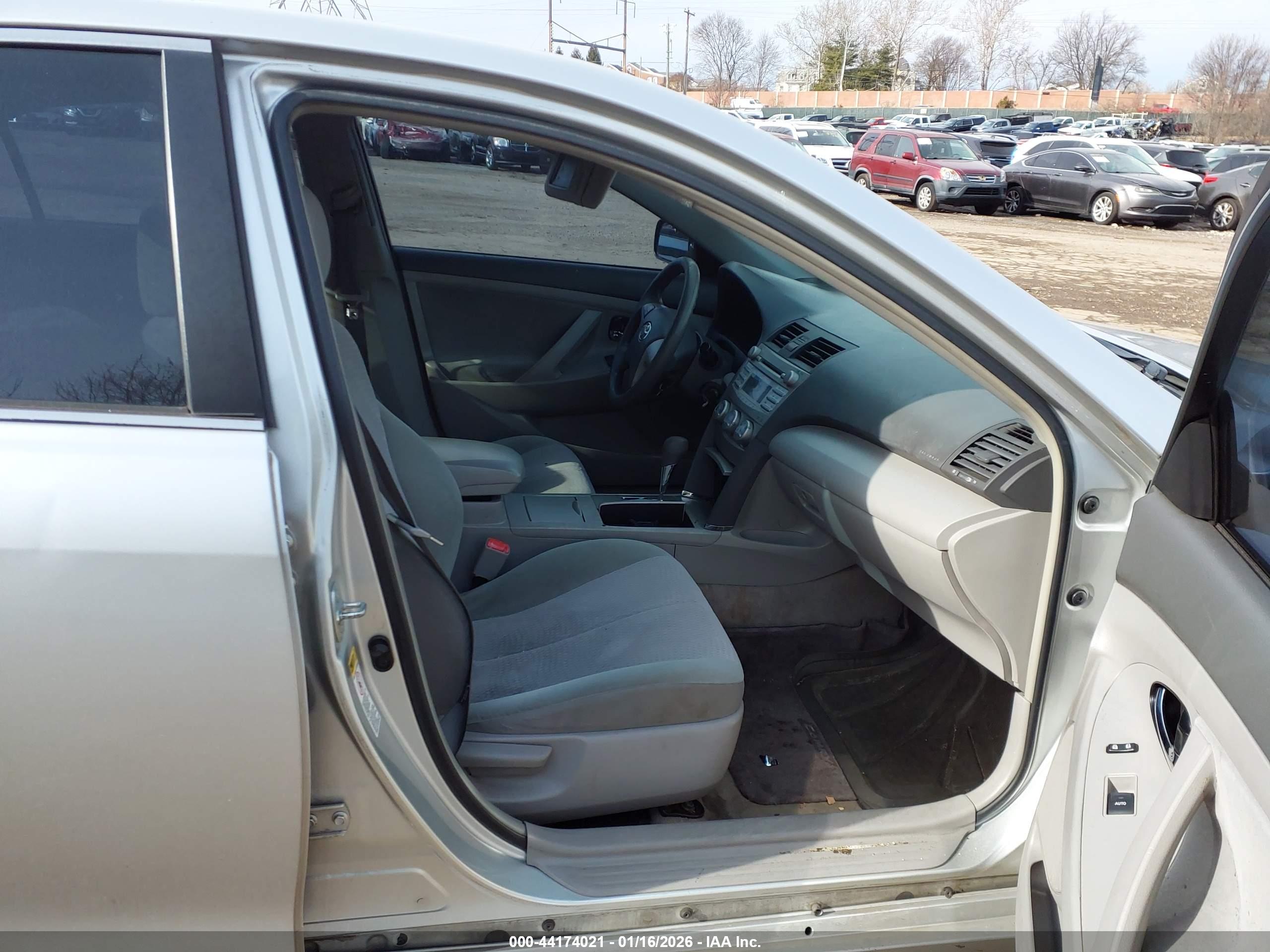 TOYOTA CAMRY image 5