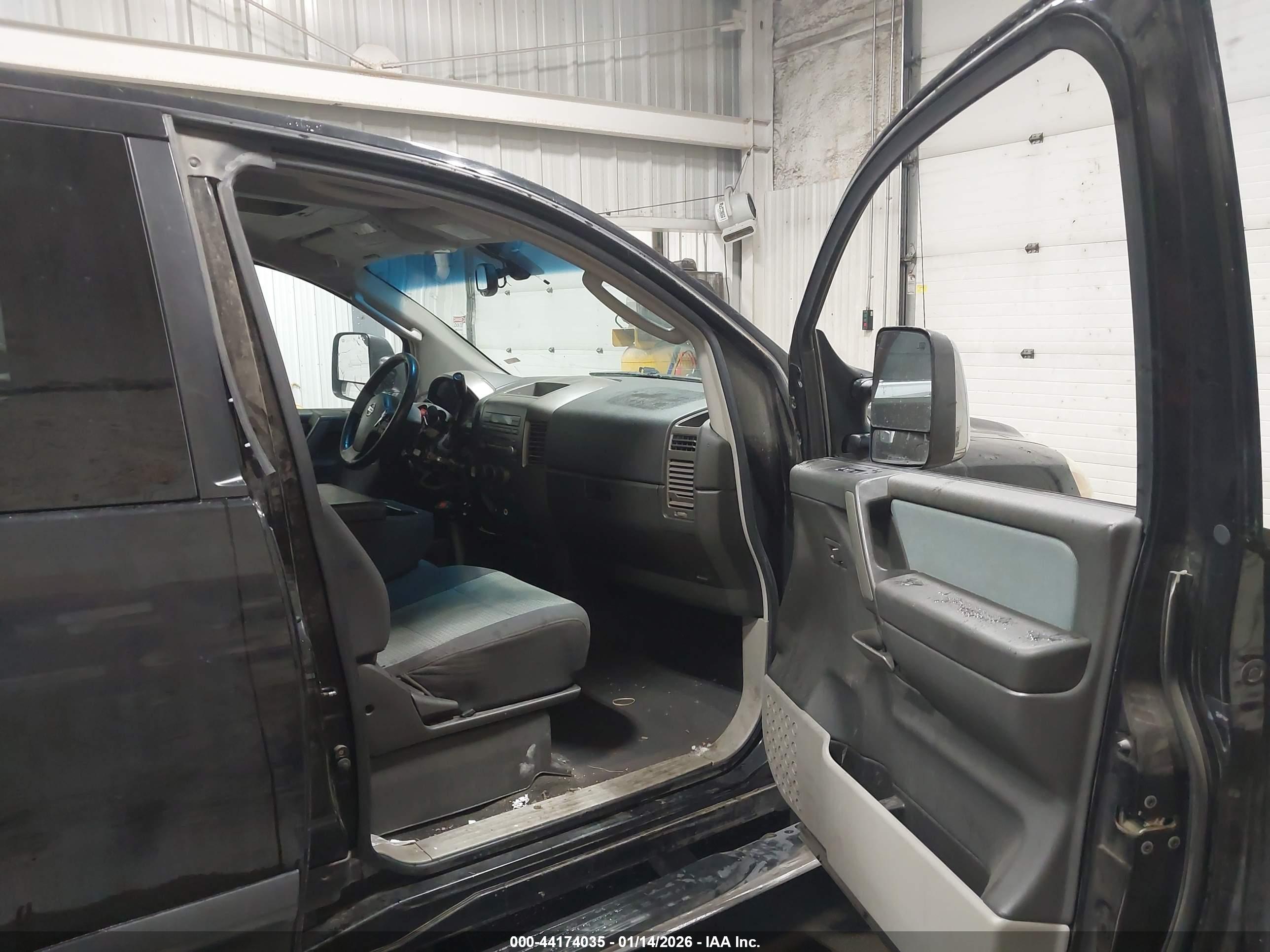 NISSAN TITAN image 5
