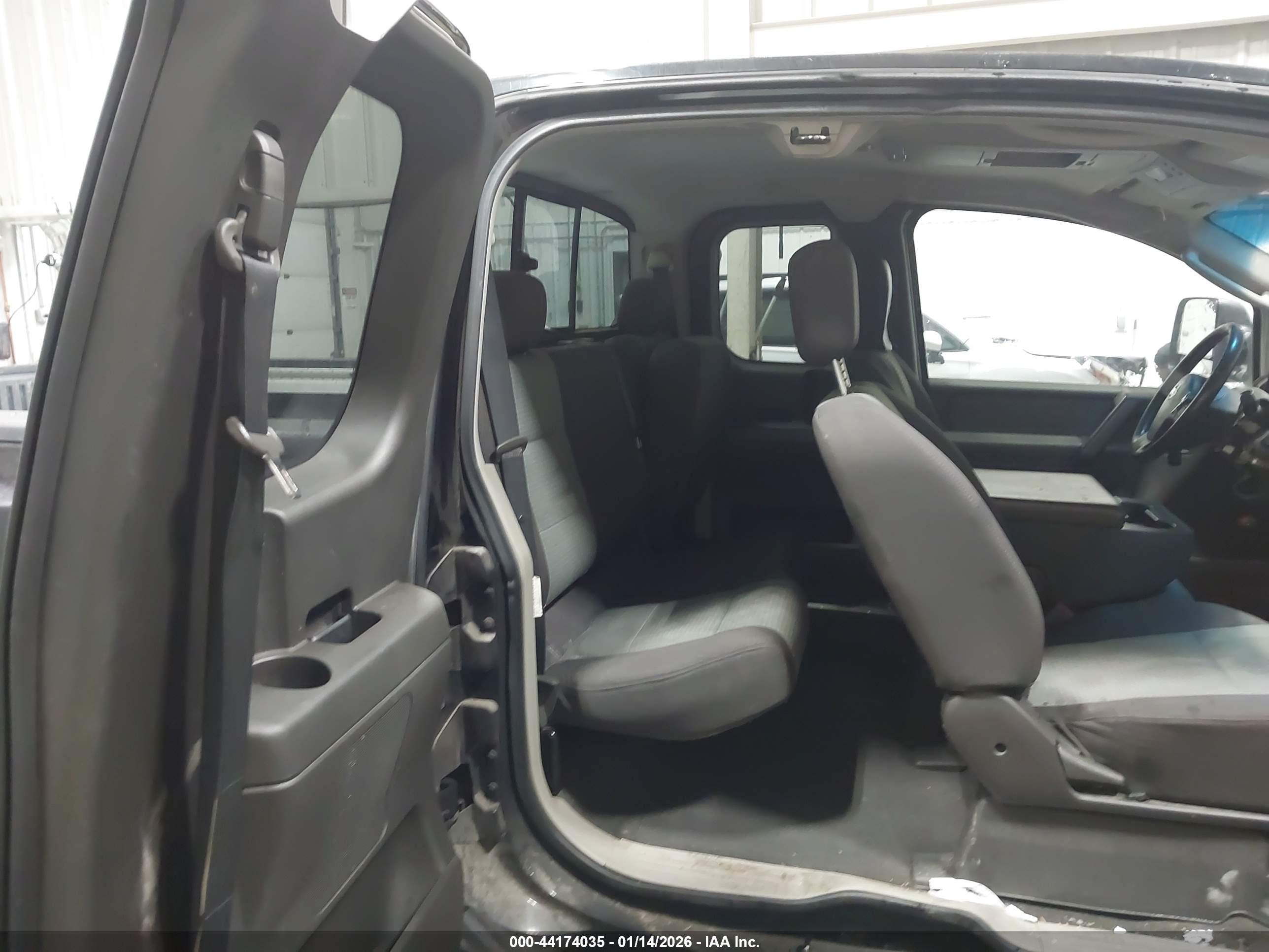 NISSAN TITAN image 8