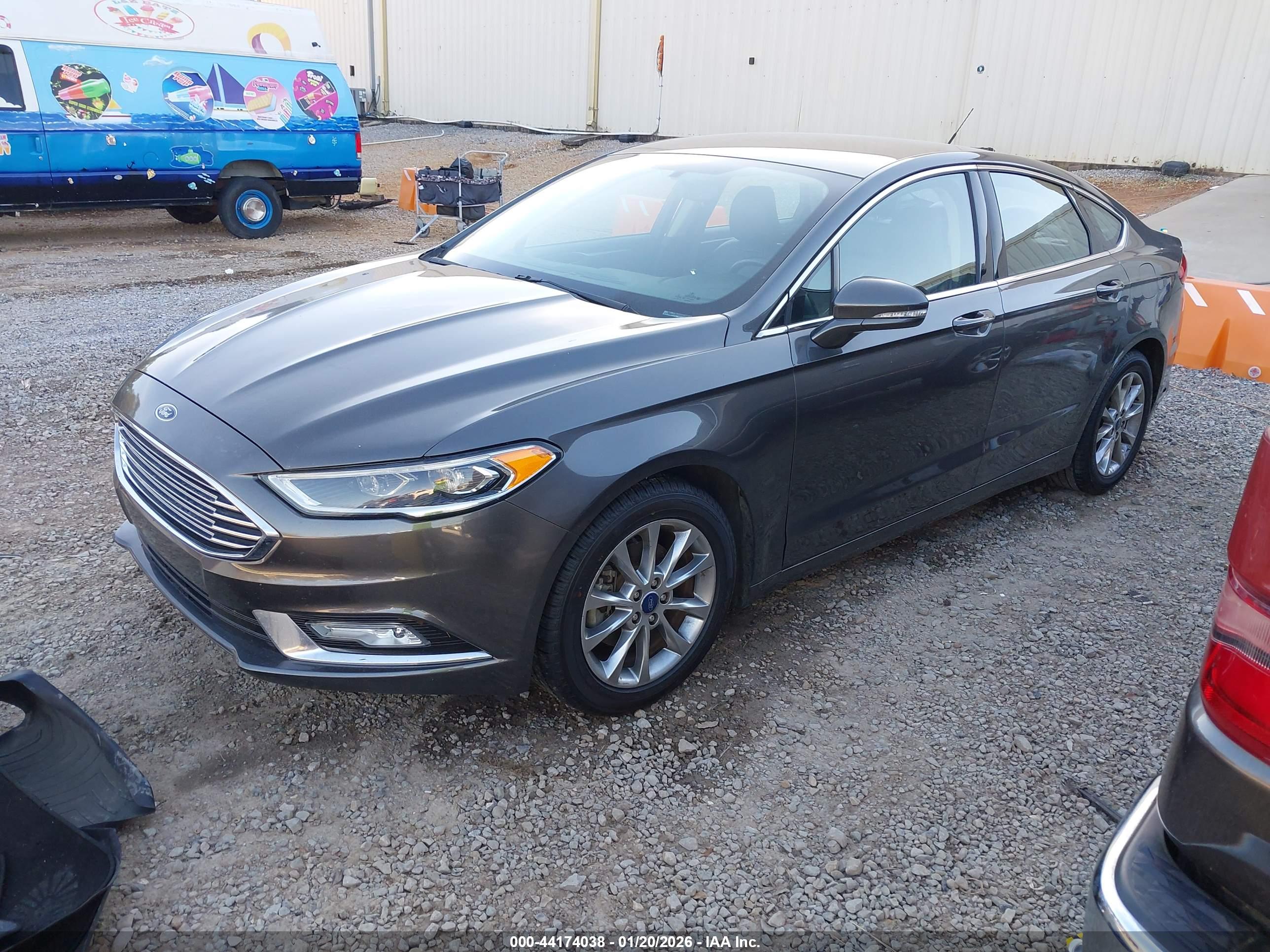 FORD FUSION image 2
