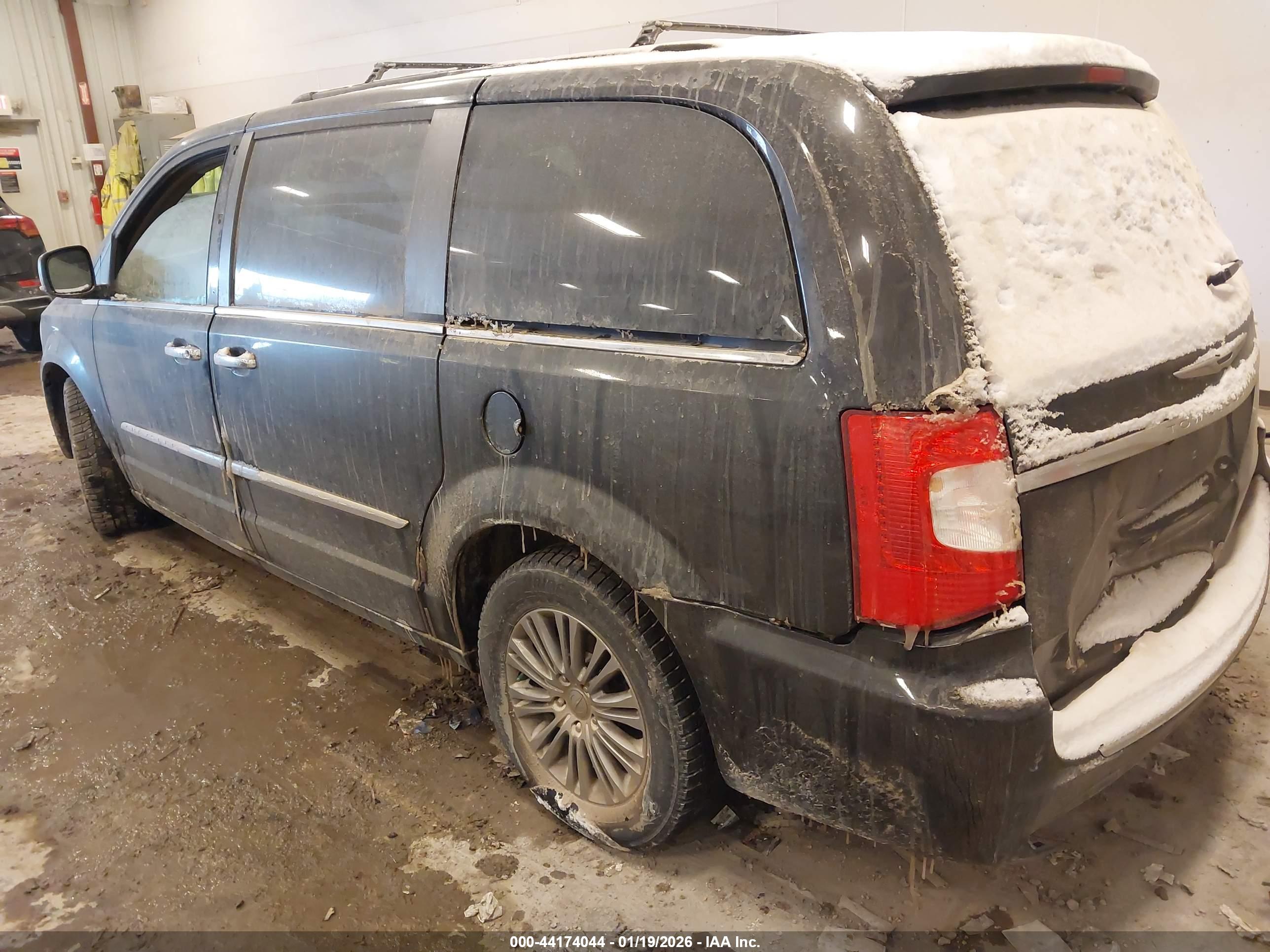 CHRYSLER TOWN image 3