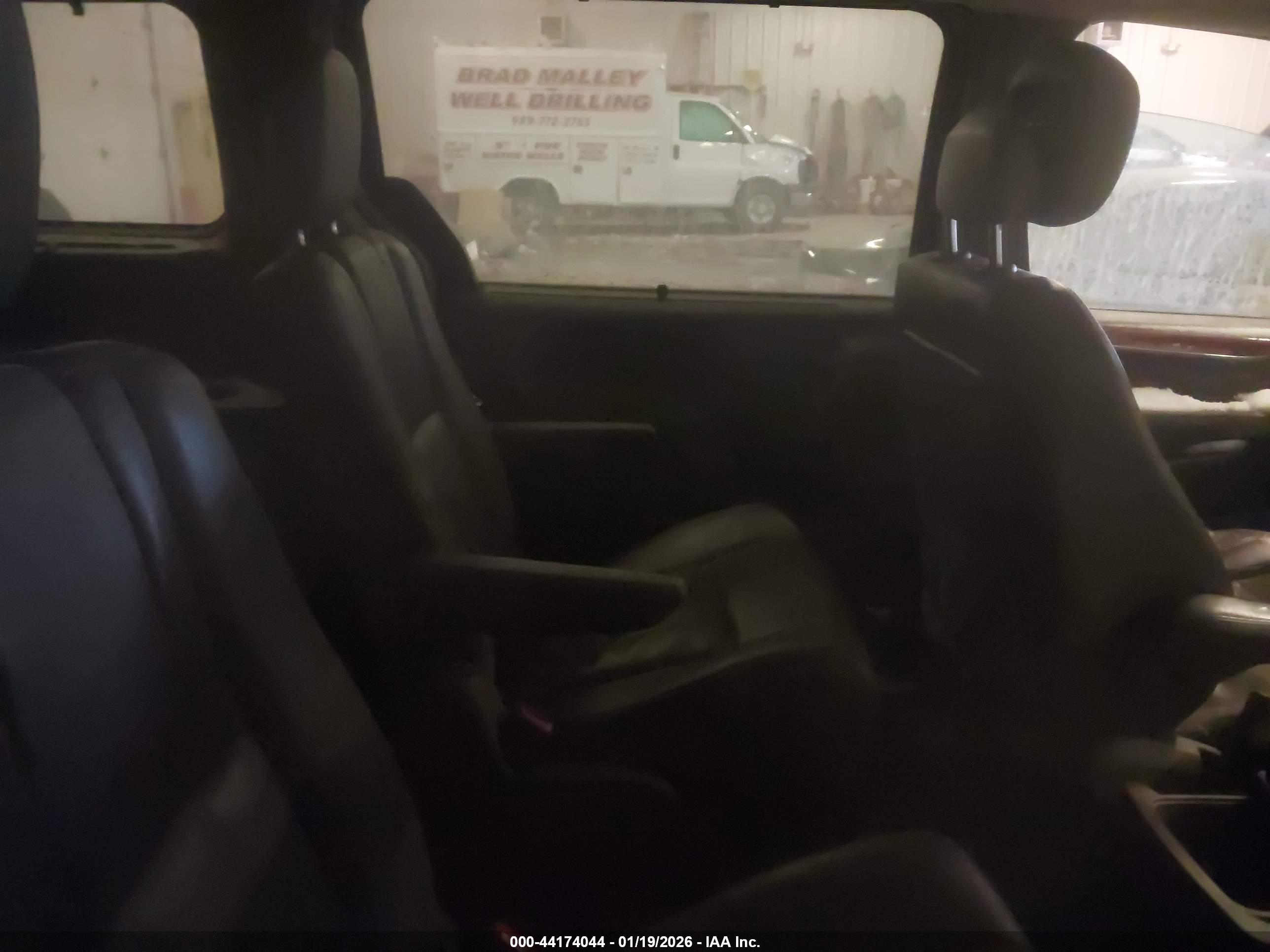 CHRYSLER TOWN image 8