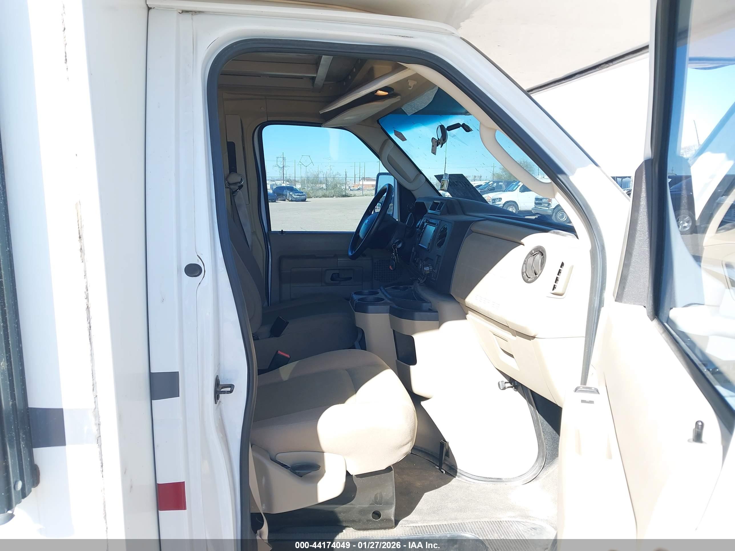 FORD E-450 image 7