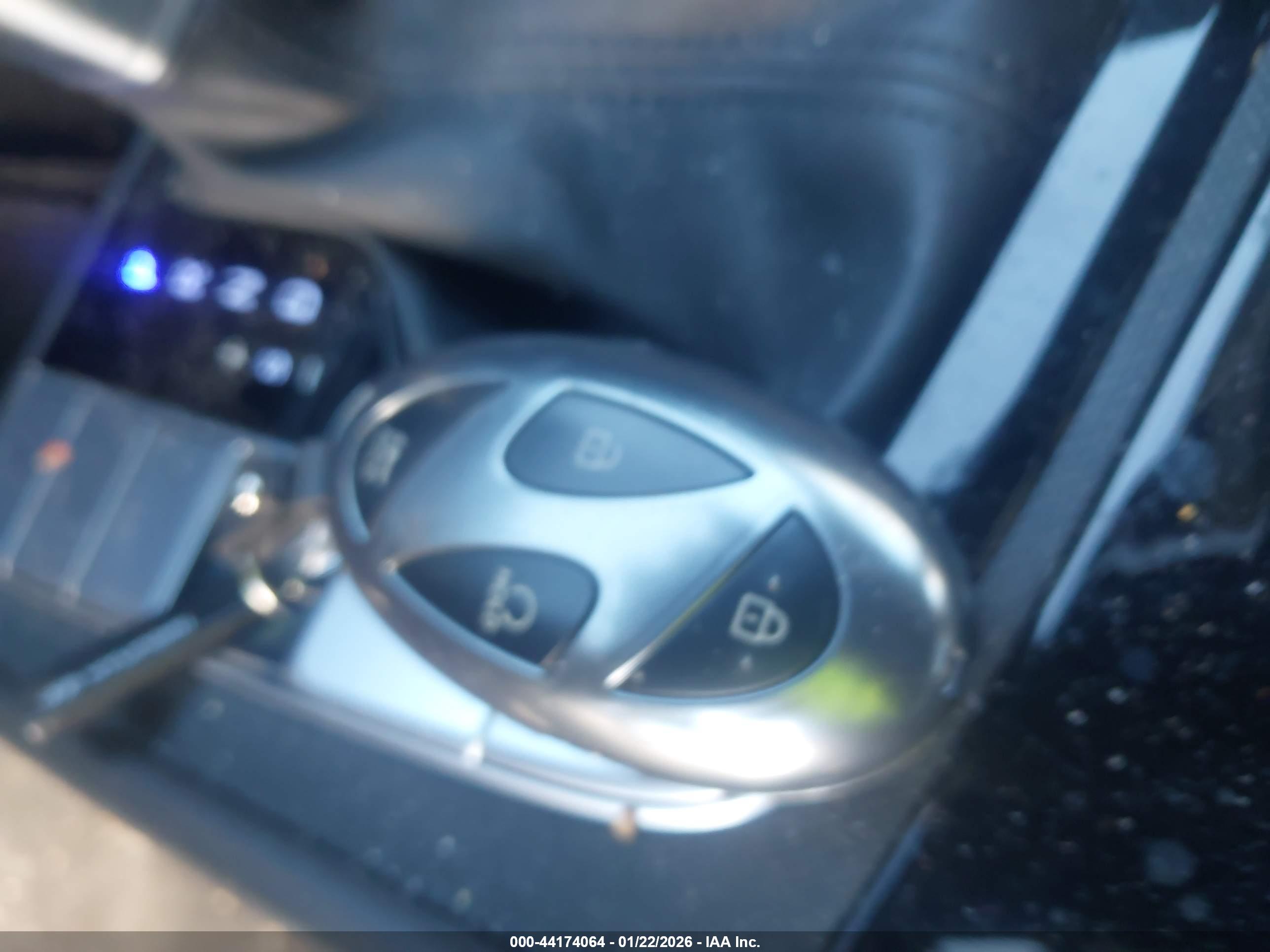 HYUNDAI ELANTRA image 11