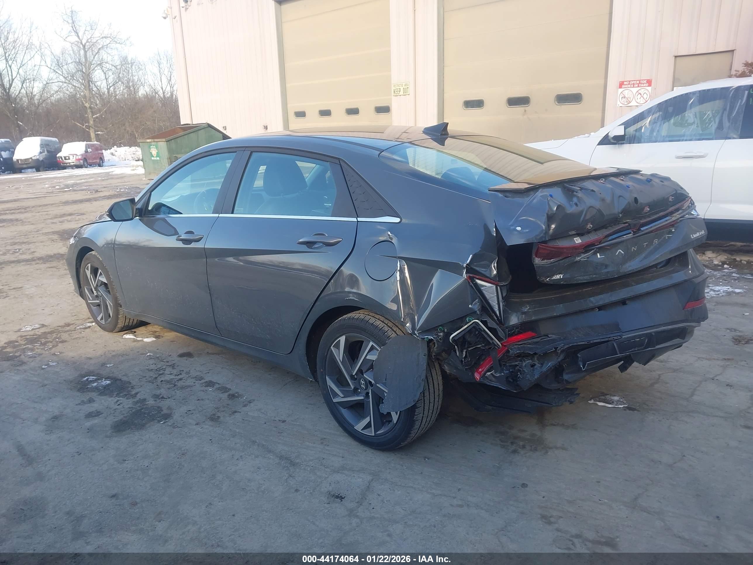 HYUNDAI ELANTRA image 3