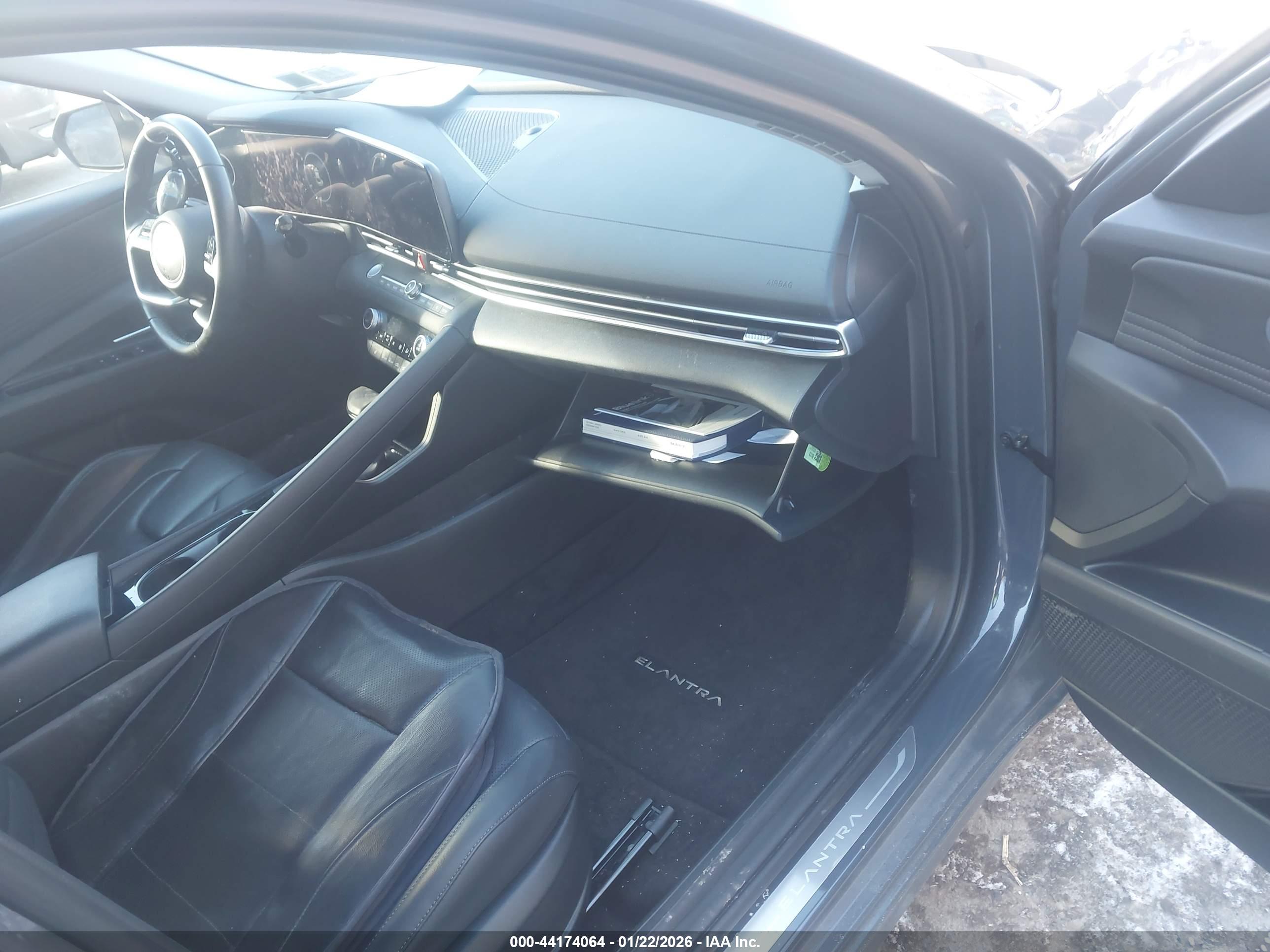 HYUNDAI ELANTRA image 5